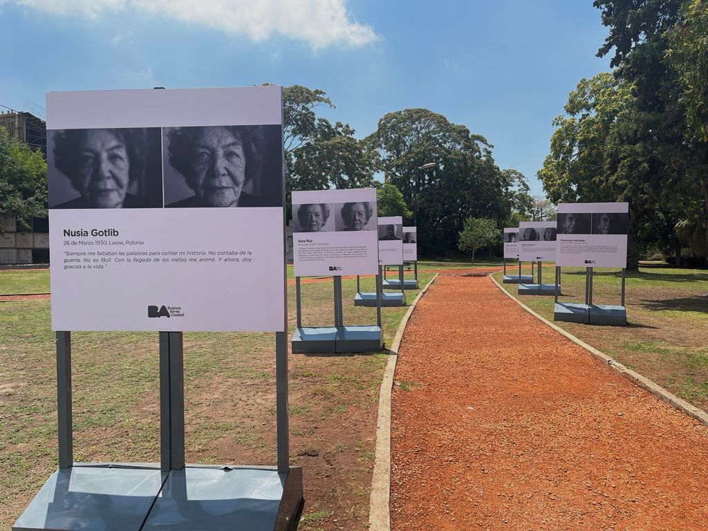 La Ciudad homenajea a las víctimas del Holocausto con una muestra fotográfica de sobrevivientes