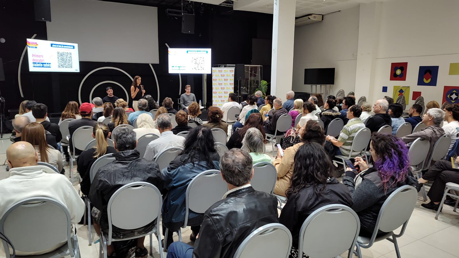 Reunión de vecinos sobre programación y educación