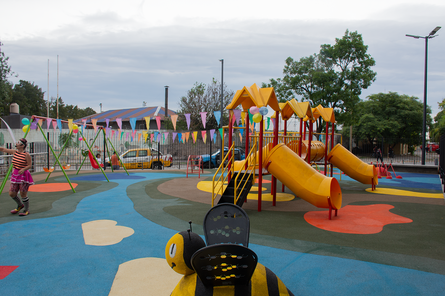 Nuevo patio de juegos, cancha y espacios de encuentro en Plaza Padre Rodolfo Ricciardelli