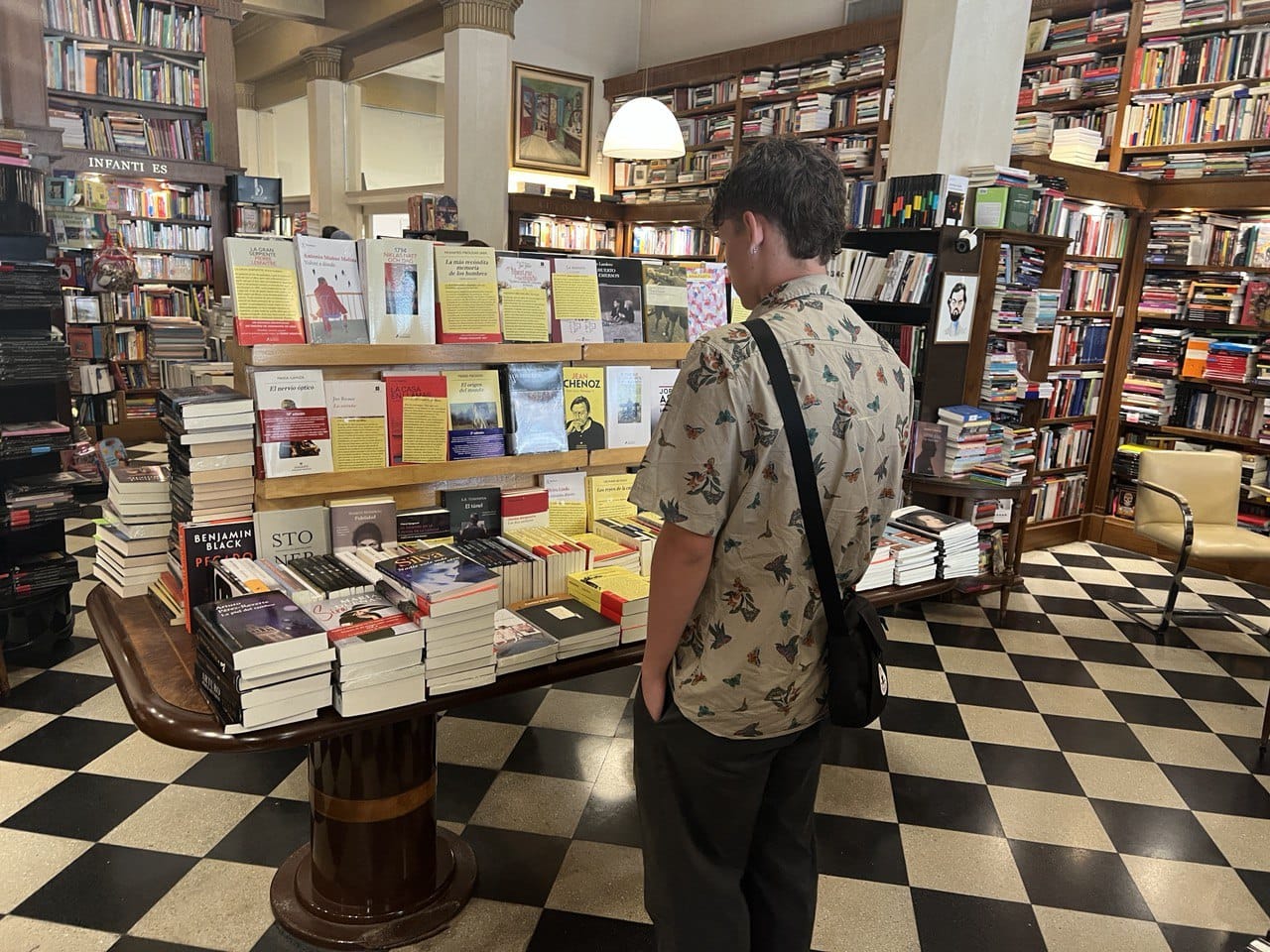 Visita a la librería “Menéndez Libros”
