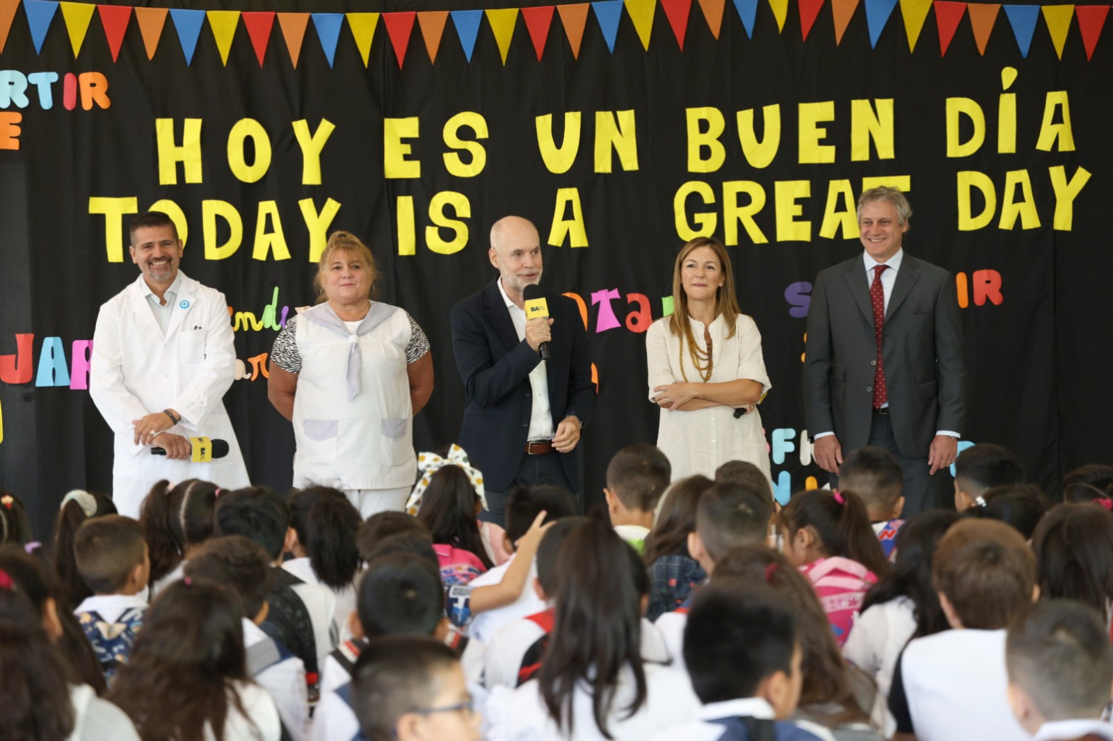 Rodríguez Larreta y Acuña abrieron el ciclo lectivo en la Ciudad, con 192 días de clase y nuevas escuelas bilingües