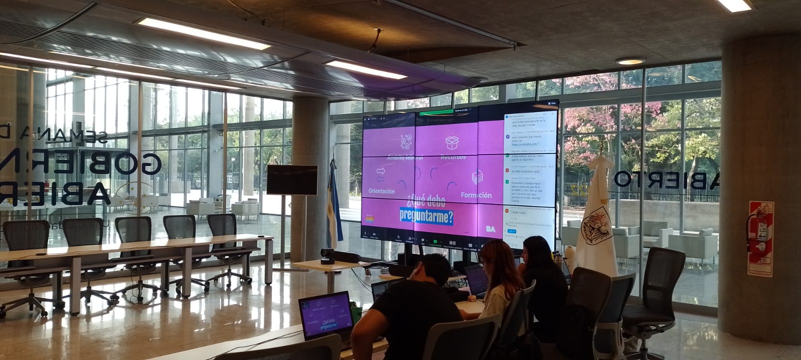 Reunión de vecinos sobre programación y educación