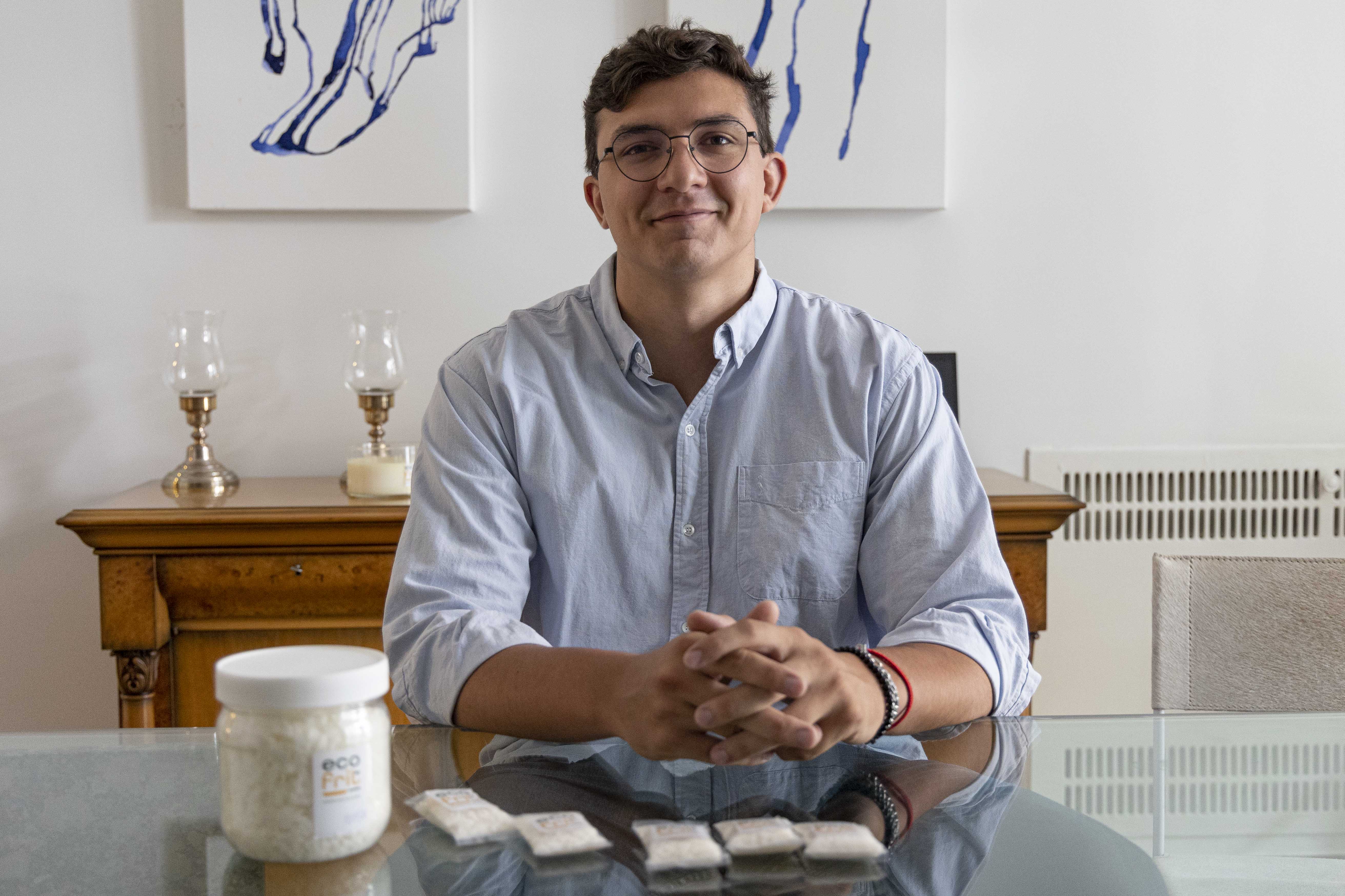 Transformó un consejo de la abuela en una idea para salvar el agua y lo eligieron uno de los emprendedores del año