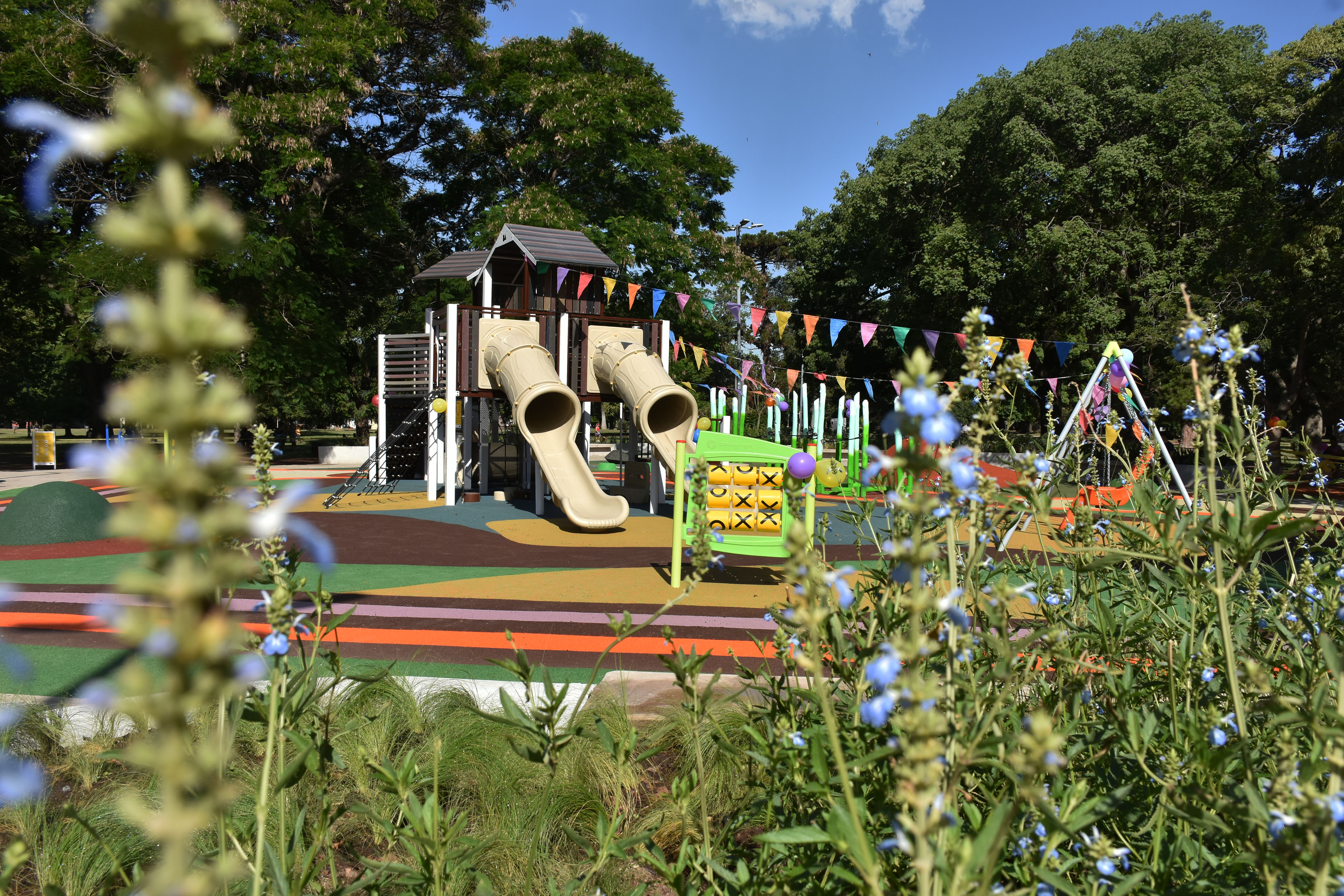 Nuevo patio de juegos y circuito deportivo en Parque Avellaneda