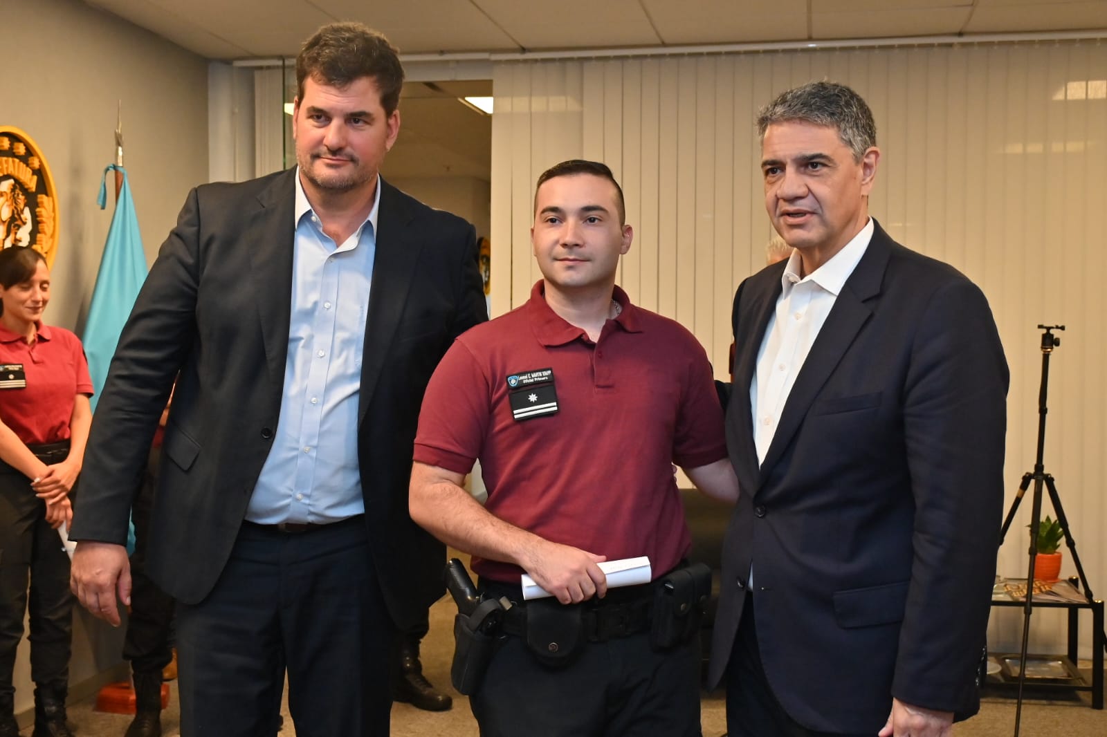 Burzaco y Jorge Macri recorrieron el Complejo 911 y reconocieron a policías por labor destacada