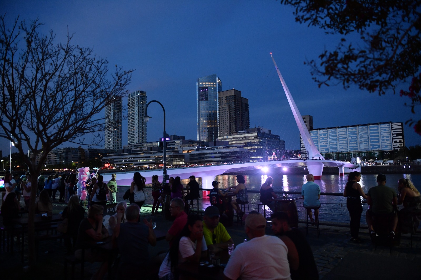 La Ciudad reinauguró el Puente de la Mujer con un show de tango en Puerto Madero