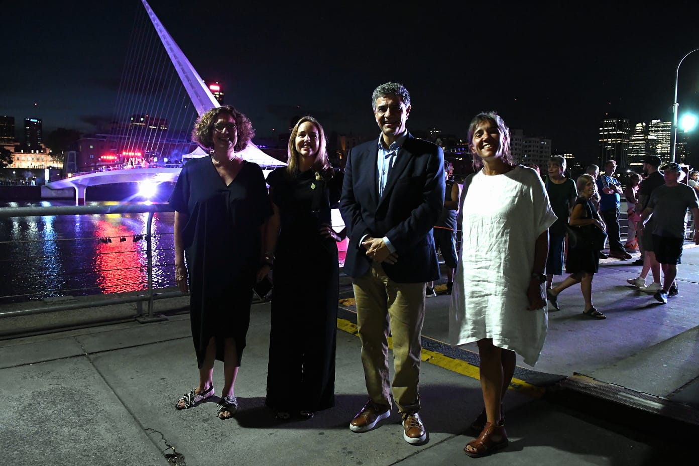 Se reinauguró el Puente de la Mujer