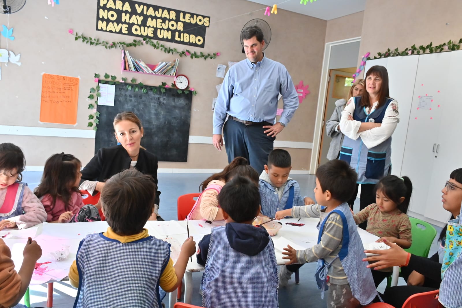Burzaco y Acuña recorrieron los nuevos Espacios Seguros instalados en las escuelas porteñas