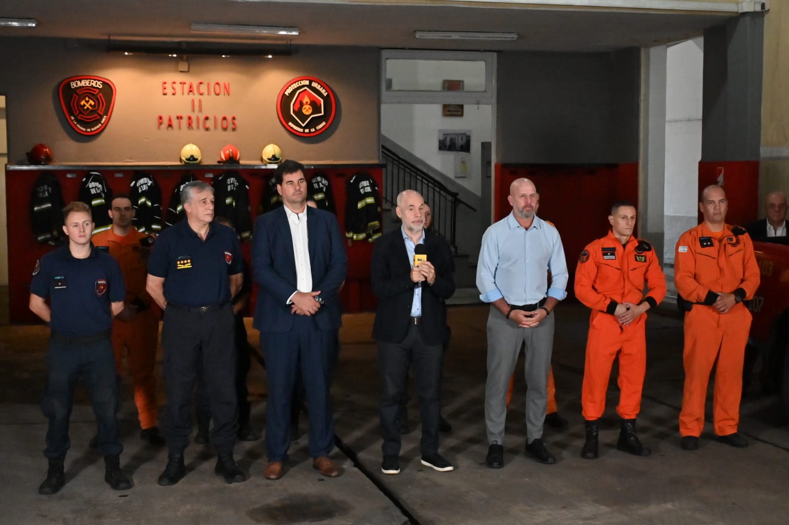 Rodríguez Larreta y Burzaco distinguieron a bomberos que le salvaron la vida a una niña