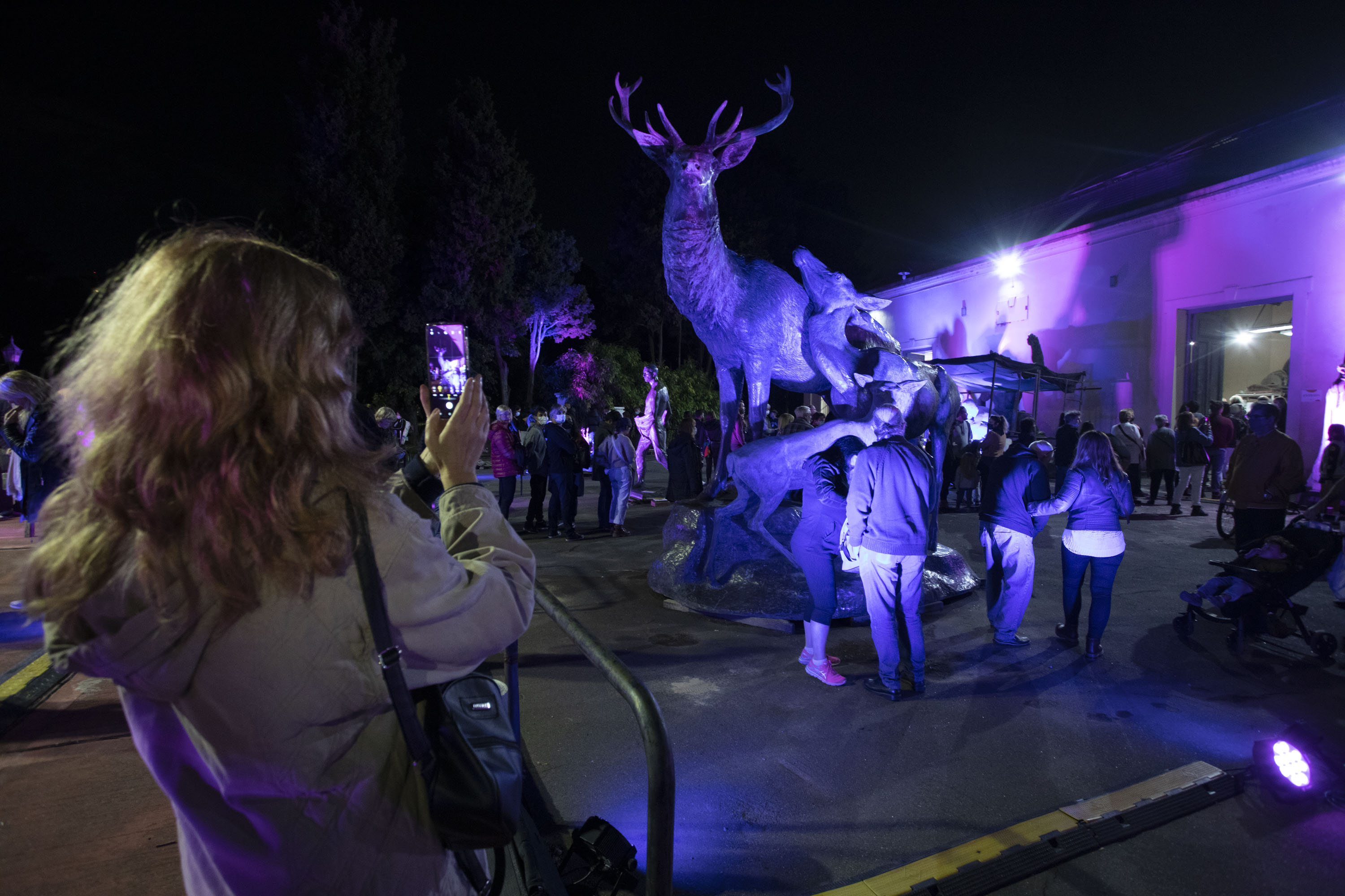 Llega una nueva edición de “Estatuas Bajo las Estrellas”: una noche de arte, música y gastronomía para disfrutar en el taller de esculturas de la Ciudad