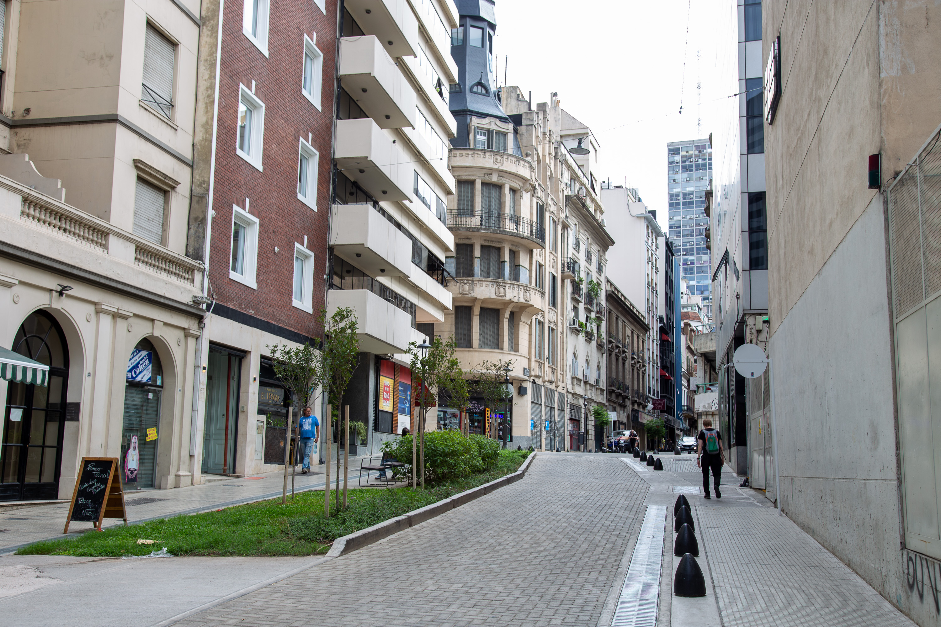 Recorrida por las obras de la nueva calle verde Paraguay