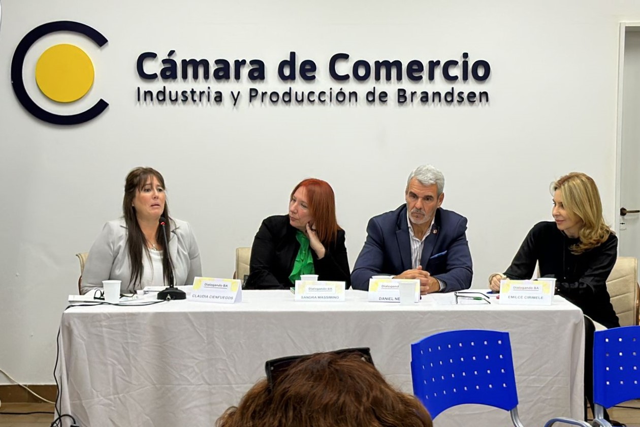 Vecinos de Brandsen se reunieron con especialistas en seguridad en el marco del programa Dialogando BA 