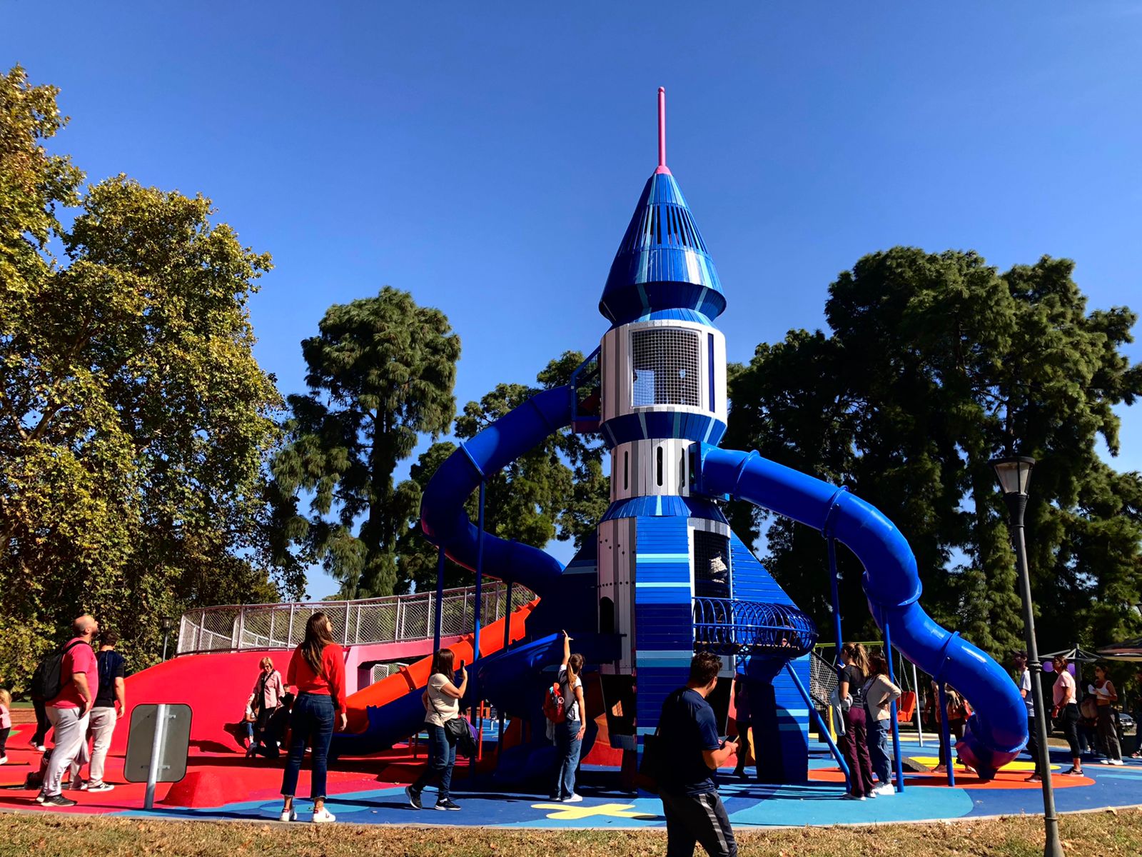 Cinco plazas porteñas sorprenden con sus juegos