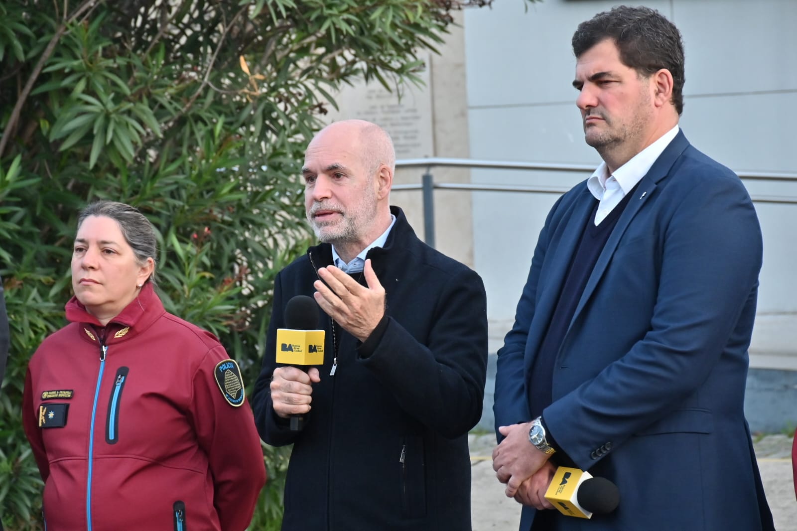 Rodríguez Larreta y Burzaco presentaron las pistolas Taser que usará la Policía de la Ciudad