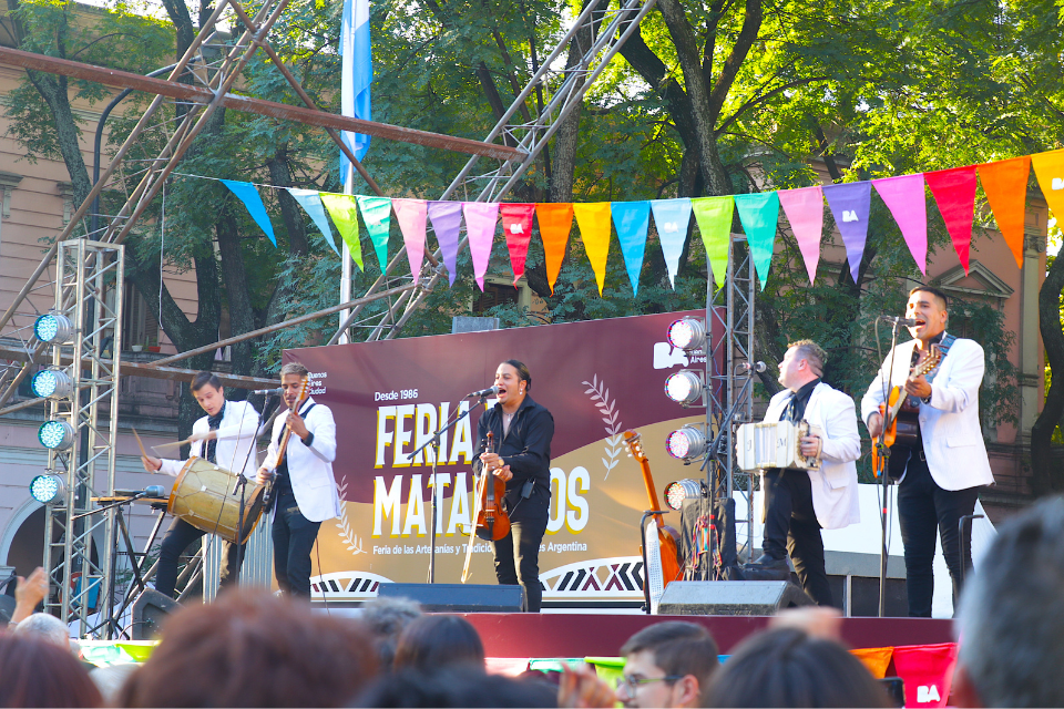 Comienza una nueva edición de ¡VIVA!, la convocatoria para que artistas del folklore se presenten en la Feria de Mataderos