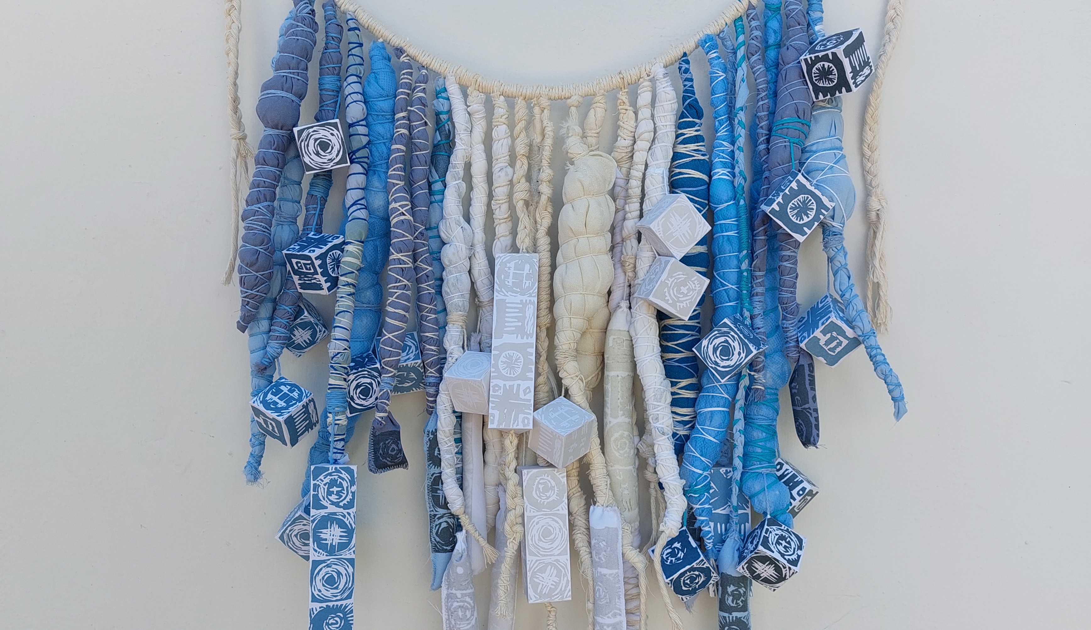 Vení a conocer la muestra del XIX Salón de Arte Textil en Pequeño y Mediano formato