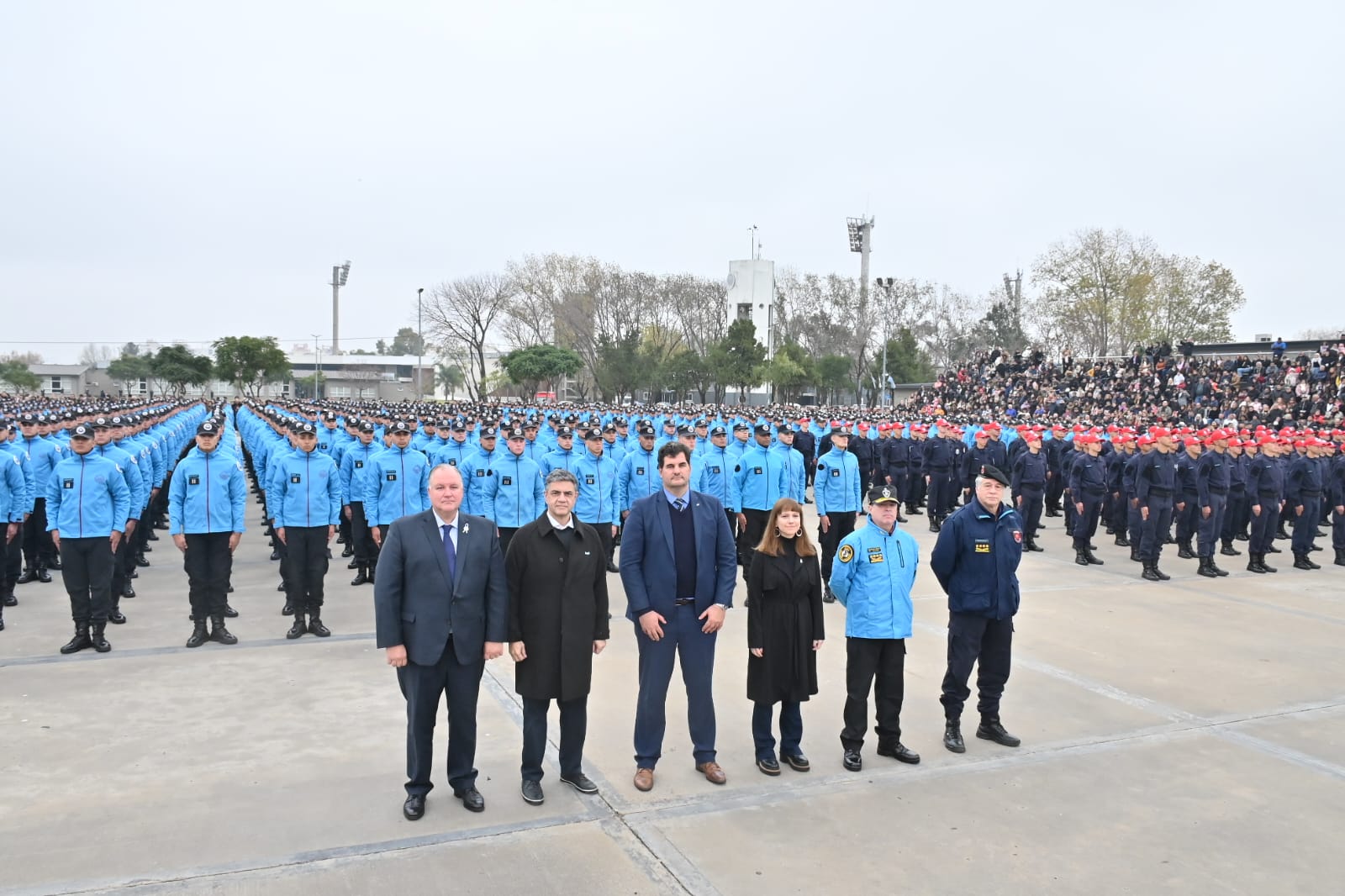 Cadetes de la Policía y de Bomberos de la Ciudad juraron la Bandera 