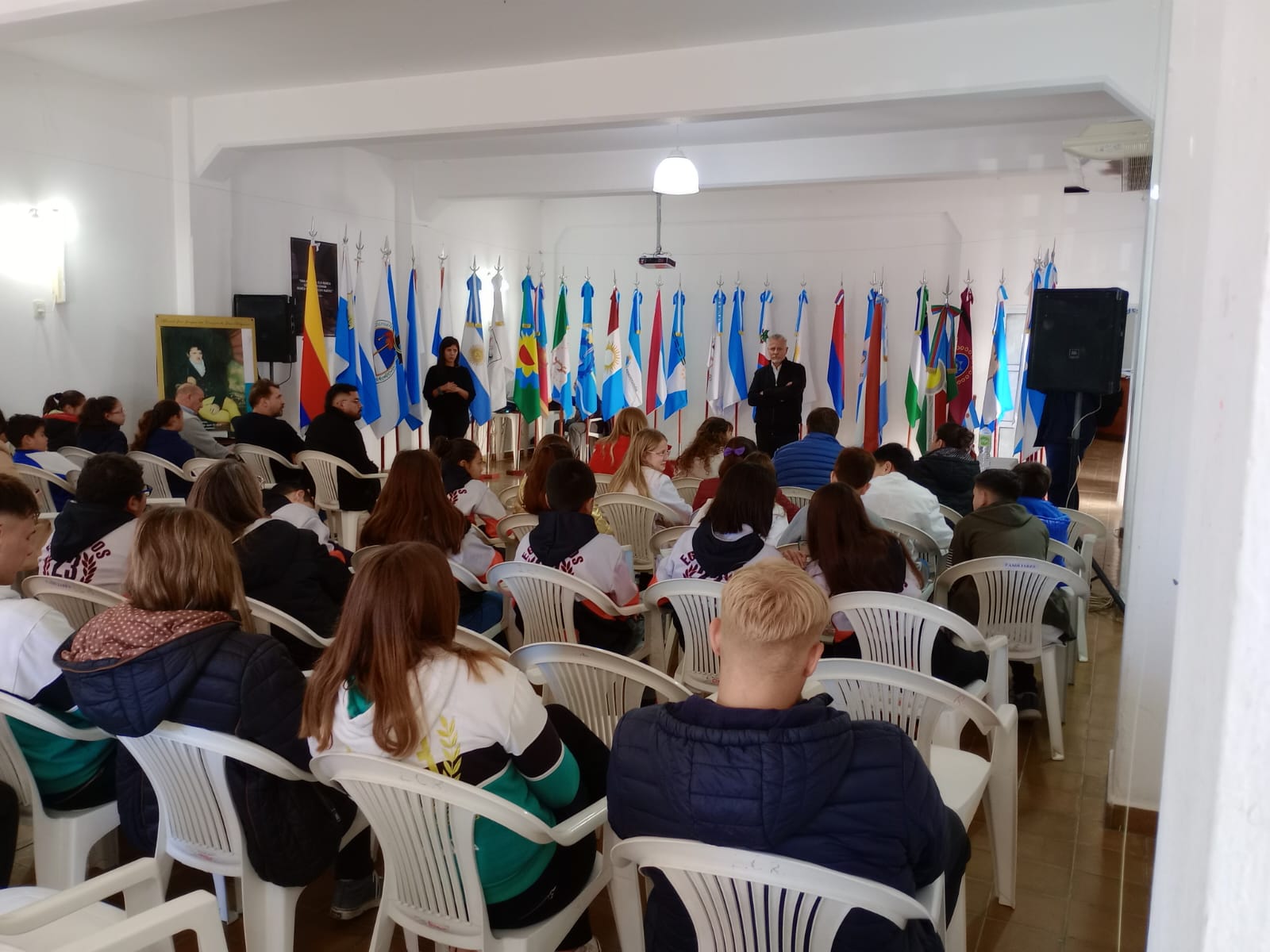 El Salón de las Banderas visitó Basavilbaso