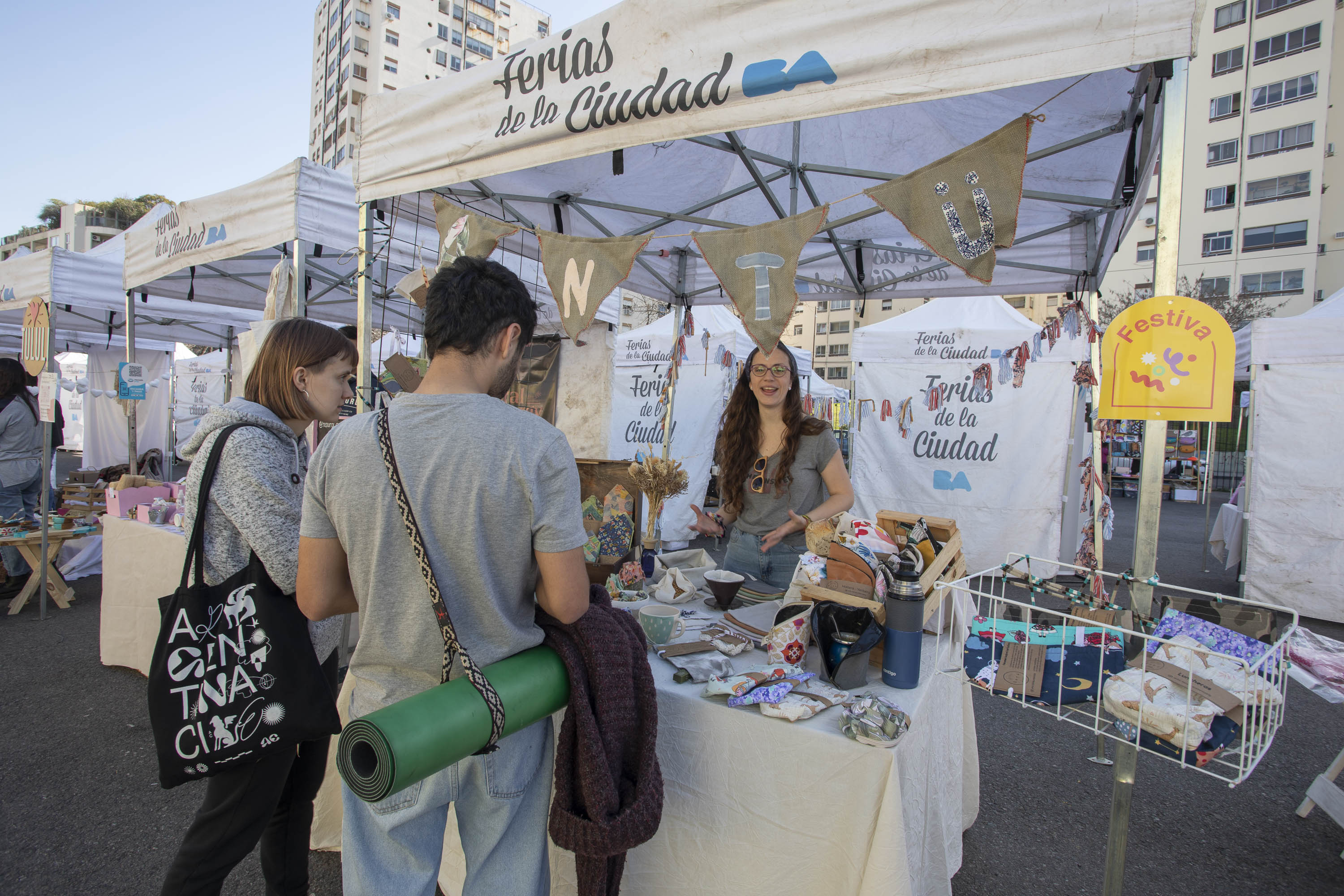 Llega una nueva edición de la Feria Festiva al Mercado de Pulgas 