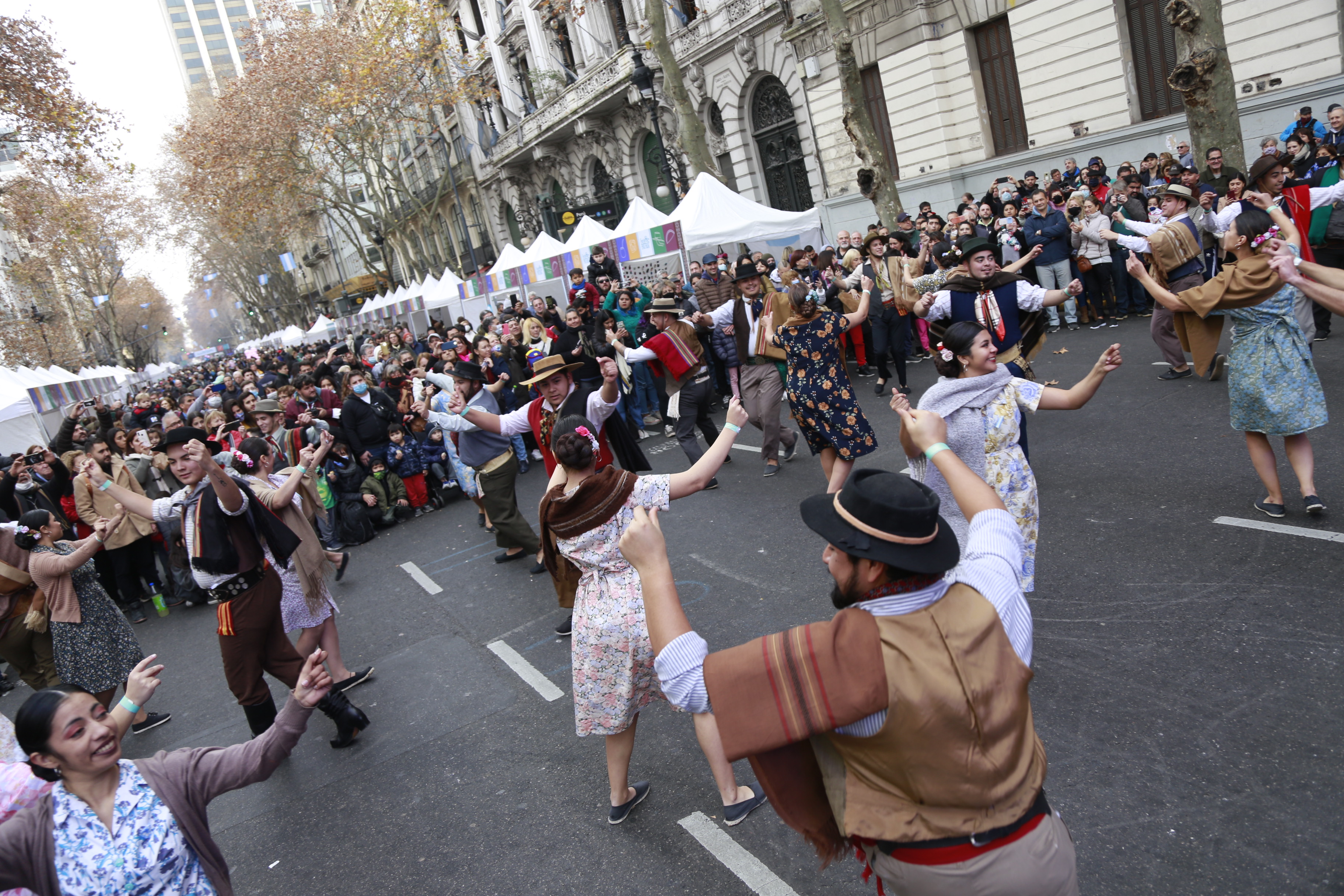 Llega una nueva edición de la Feria Patria a la Avenida de Mayo