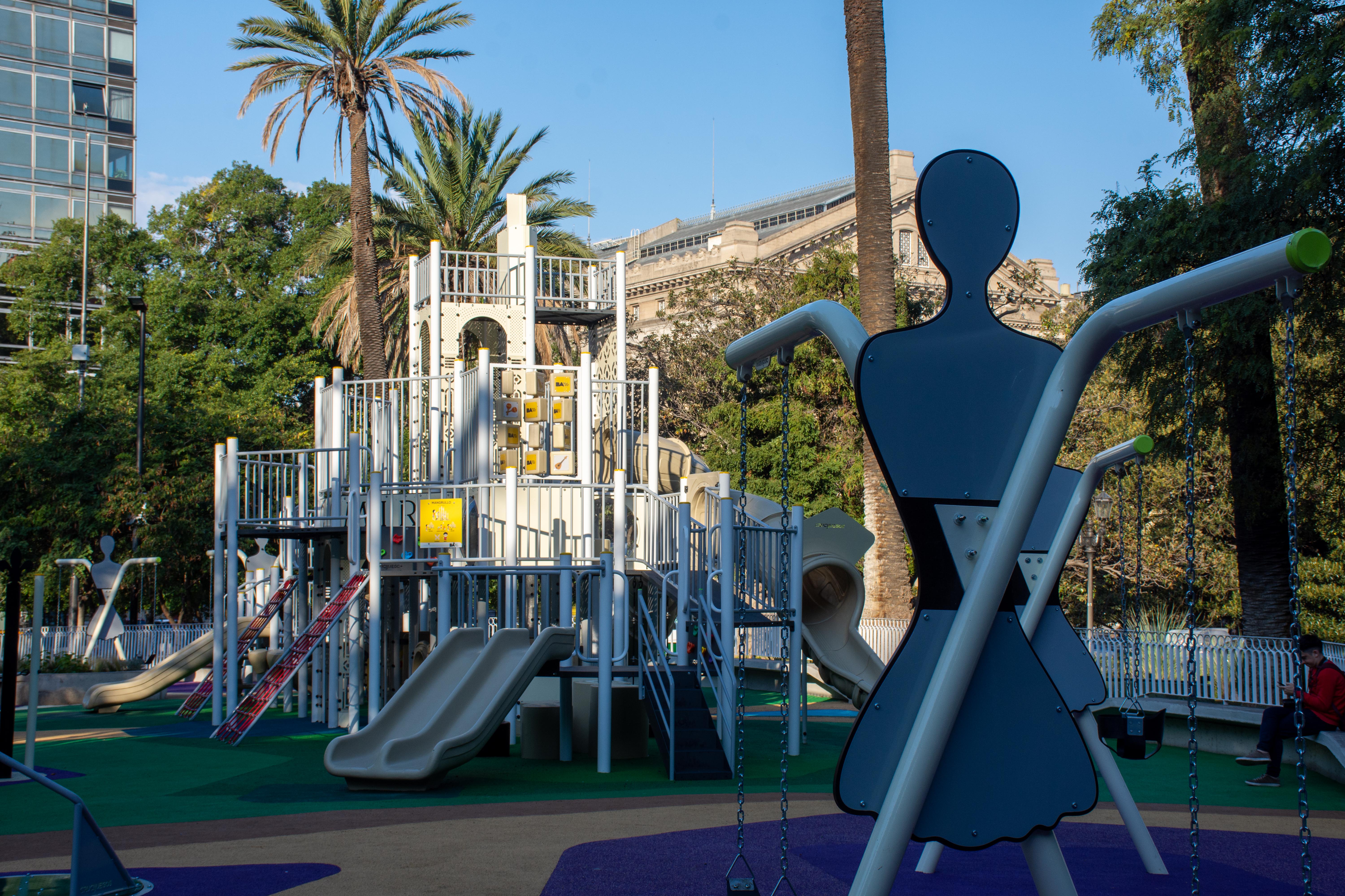 Un nuevo de patio de juegos para la Plaza Lavalle