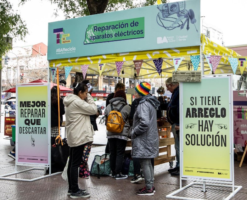 Los talleres de "Todo se repara" siguen recorriendo las plazas porteñas