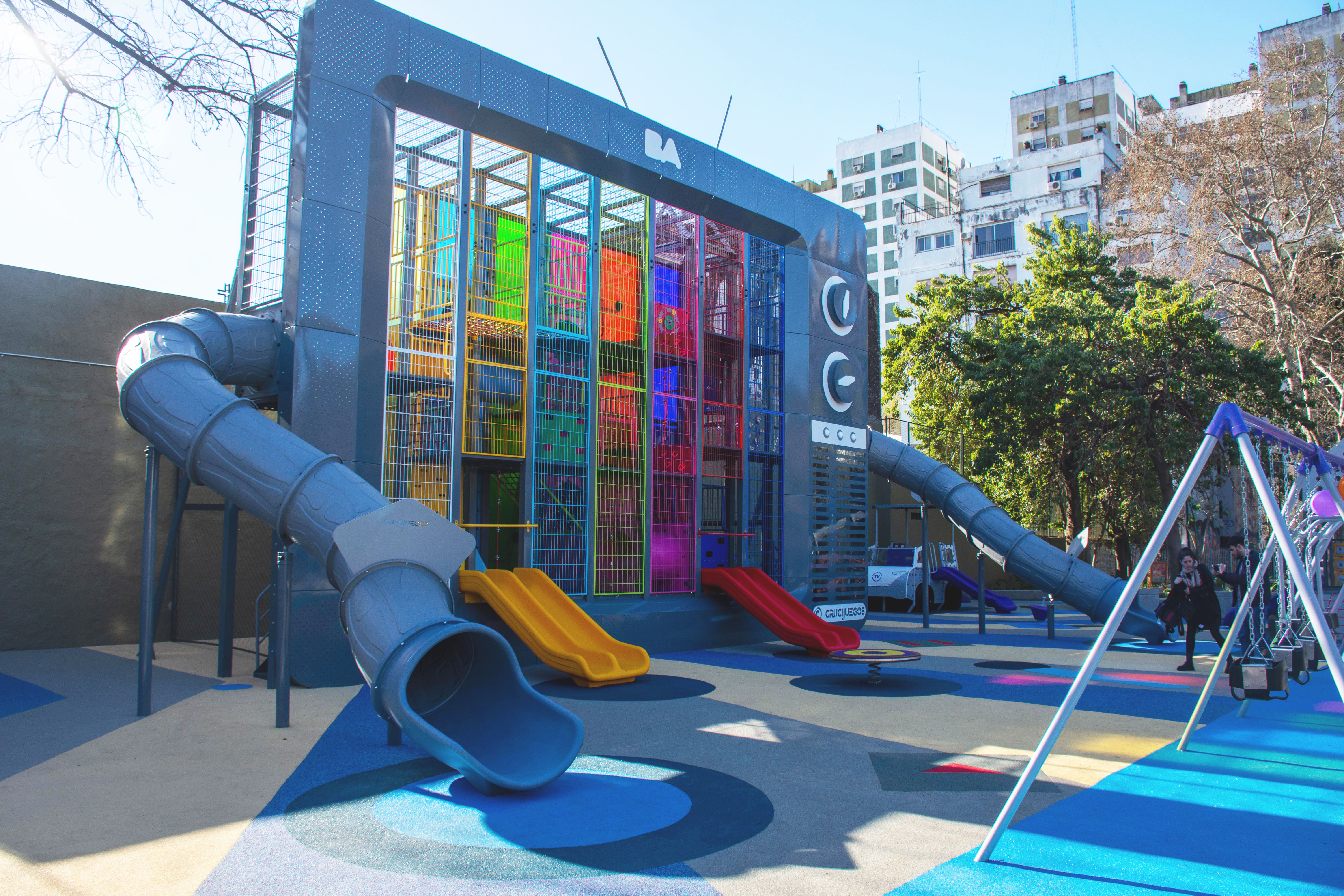 Inauguración del patio de juegos en Plaza de los Colegiales