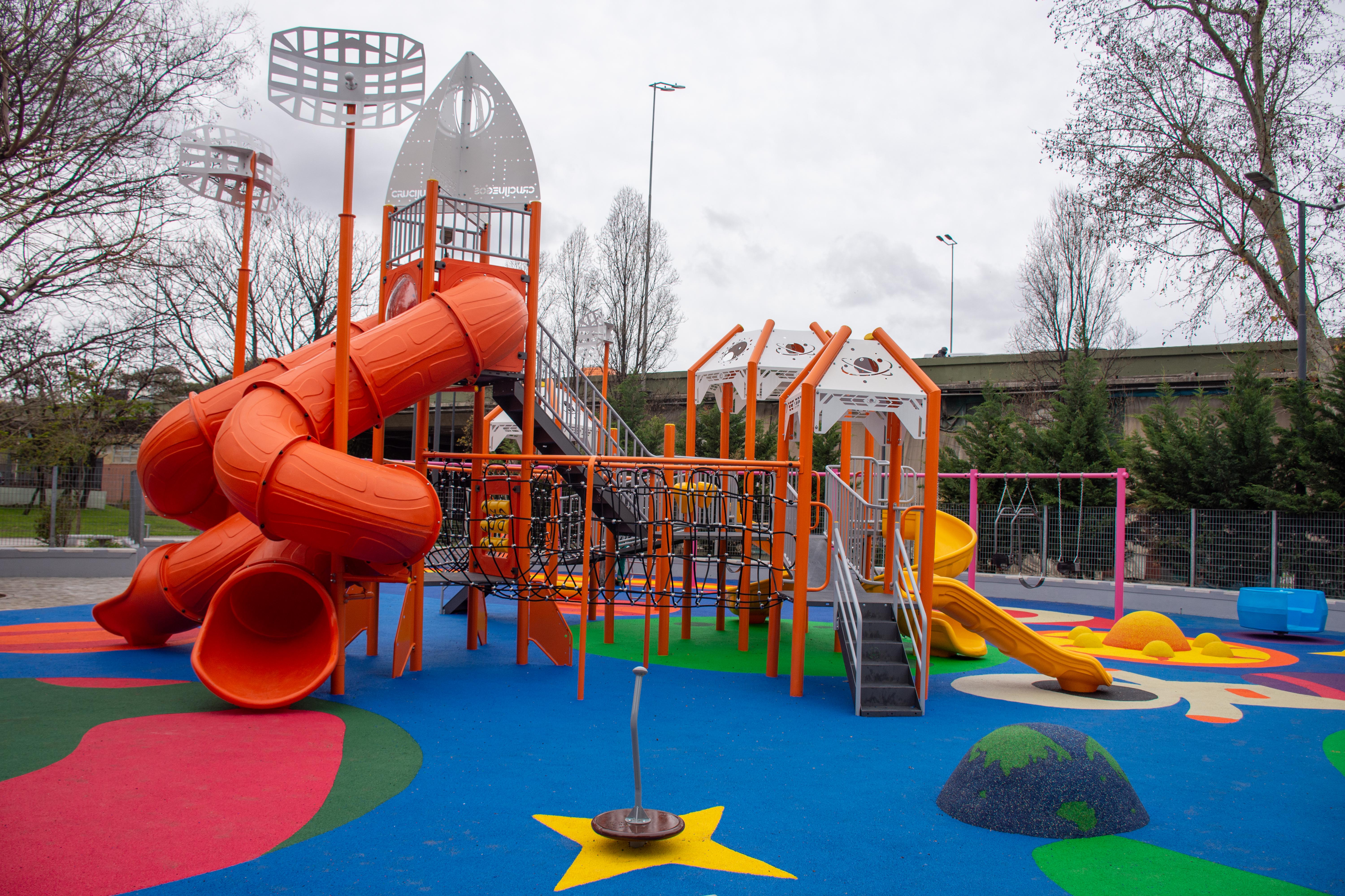 Otro patio de juegos se suma al Parque Chacabuco