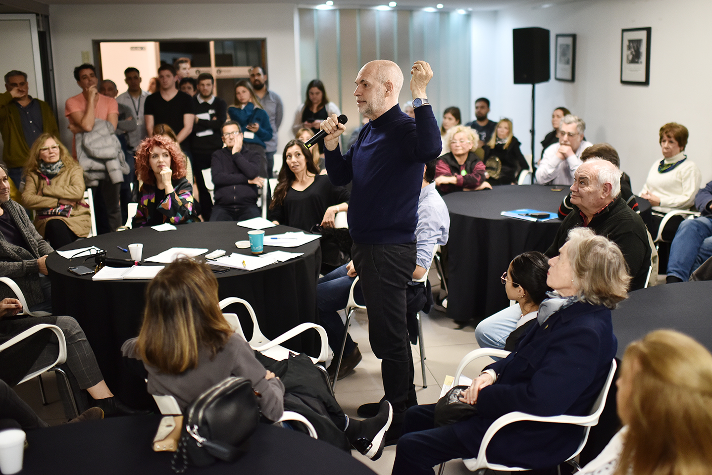 Rodríguez Larreta, con vecinos de Núñez: “Estamos sacando a la calle a todos los policías que tenemos”