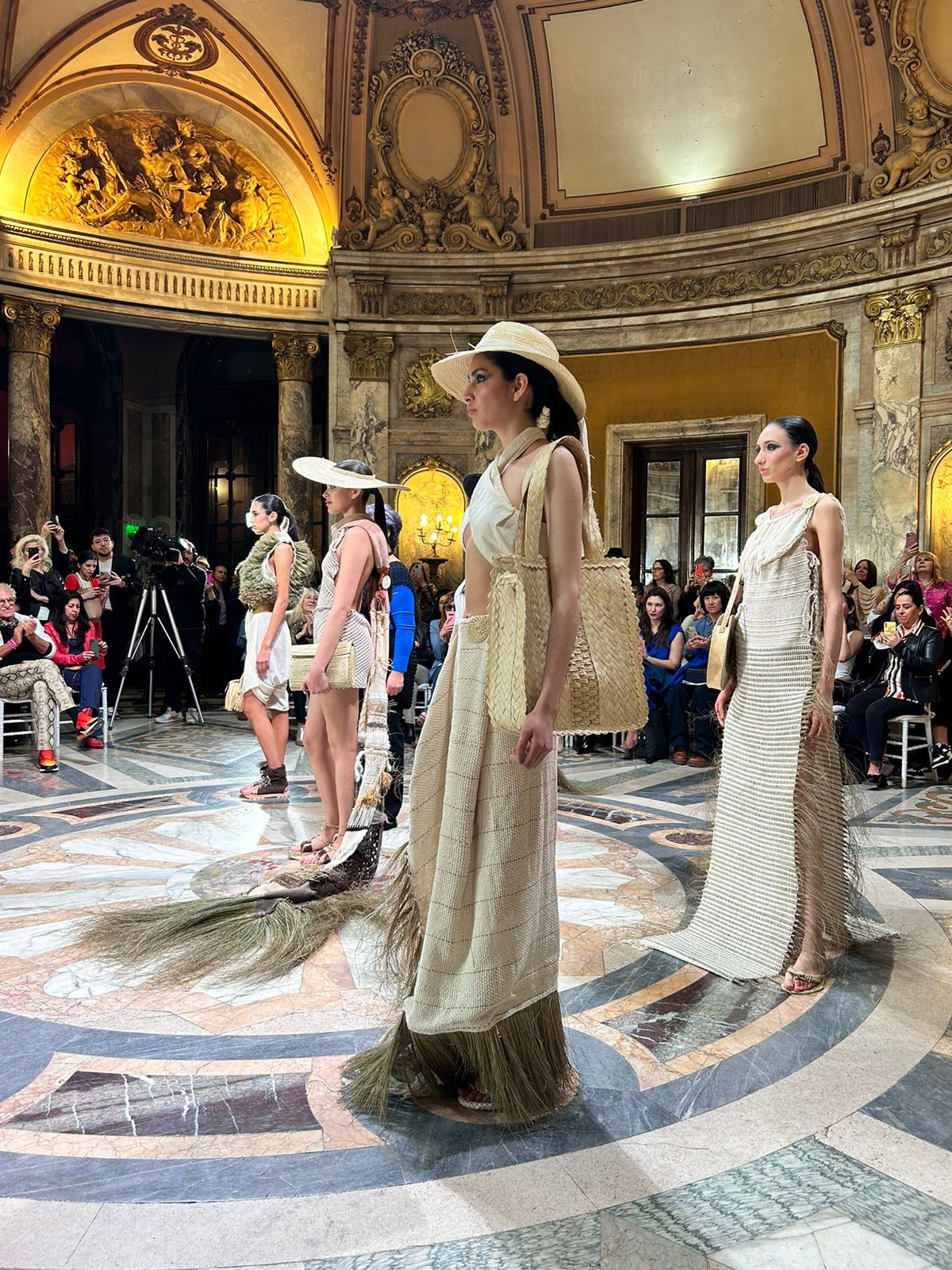 De taller textil informal a la alta costura: la historia de superación de las mujeres del Polo textil San Antonio
