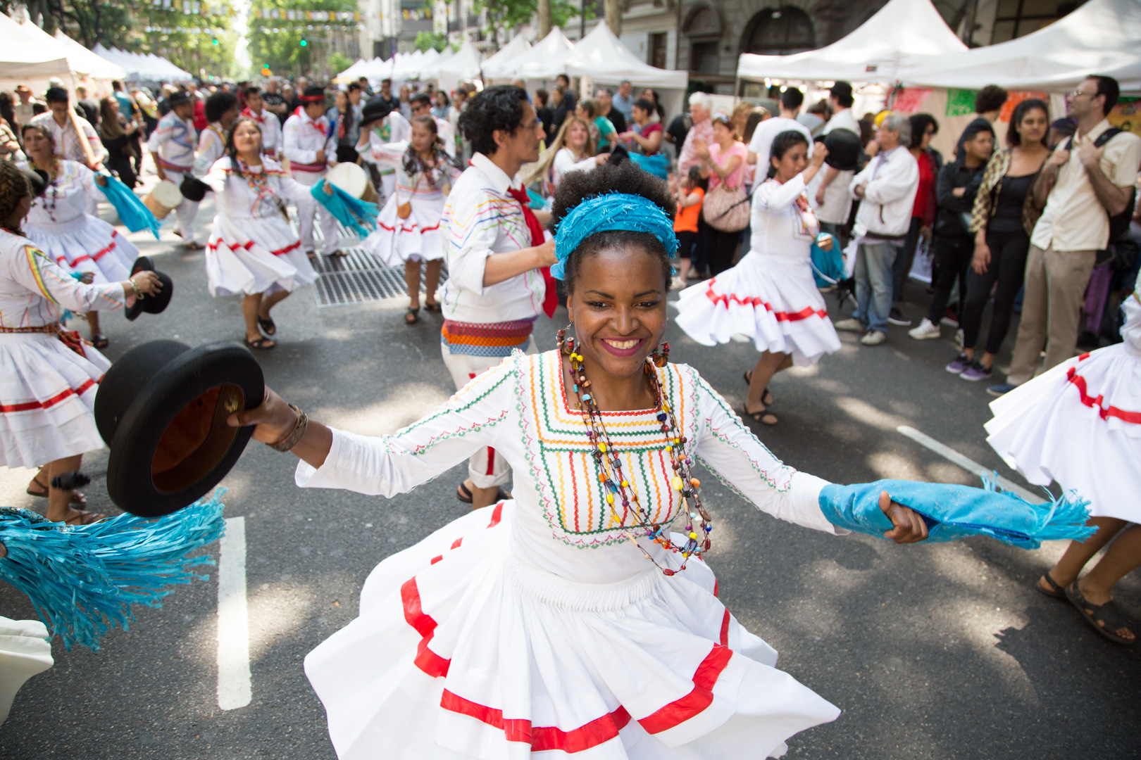Cerramos el Mes del Inmigrante a puro festejo en la Avenida de Mayo