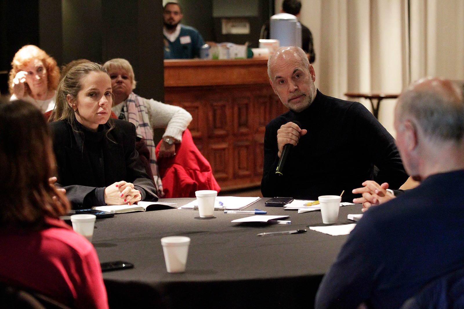 Rodriguez Larreta y Genoveva Ferrero se reunieron con vecinos de Retiro y San Nicolás