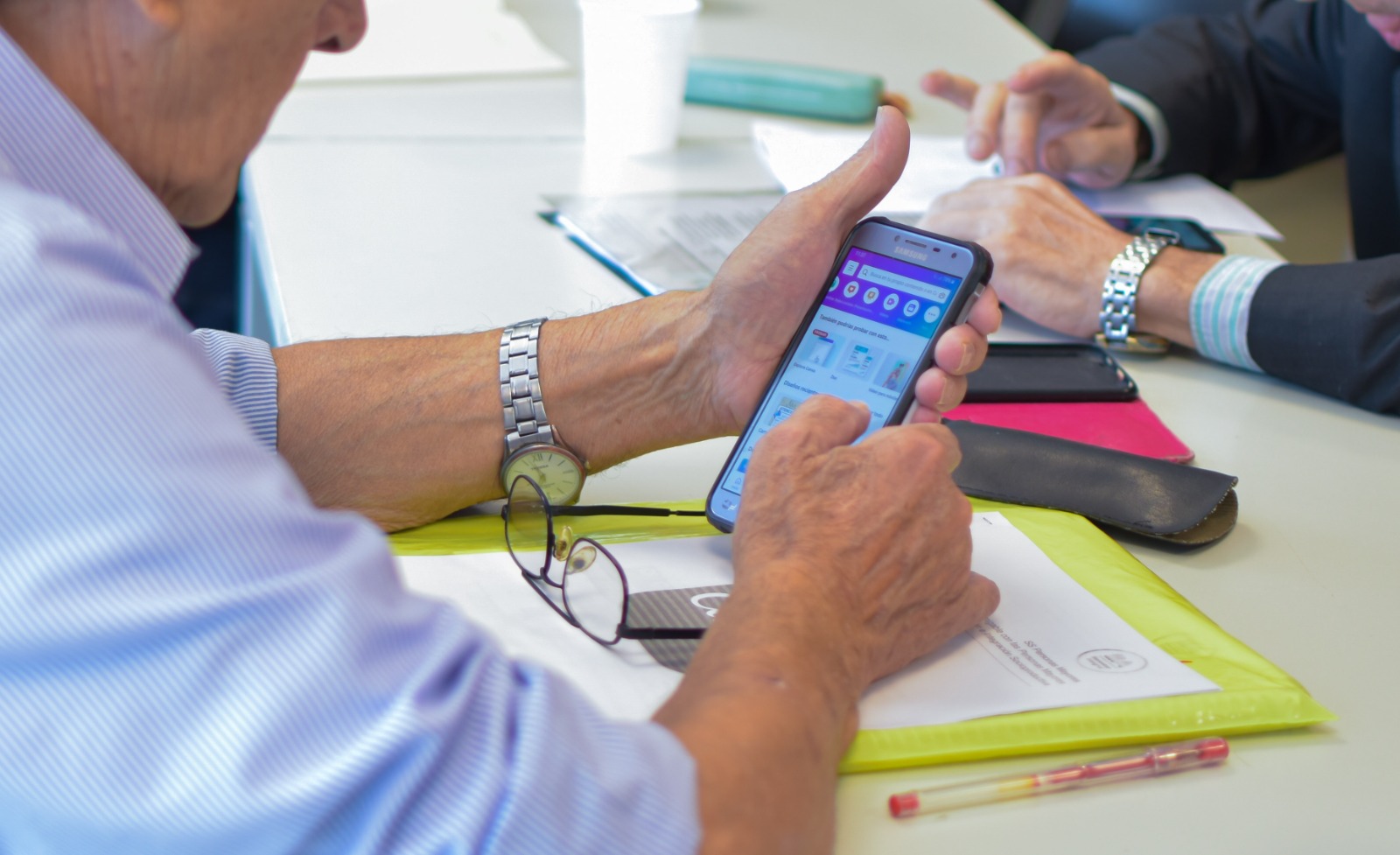 Centros de Formación Digital: una propuesta que impulsa la inclusión tecnológica para las personas mayores