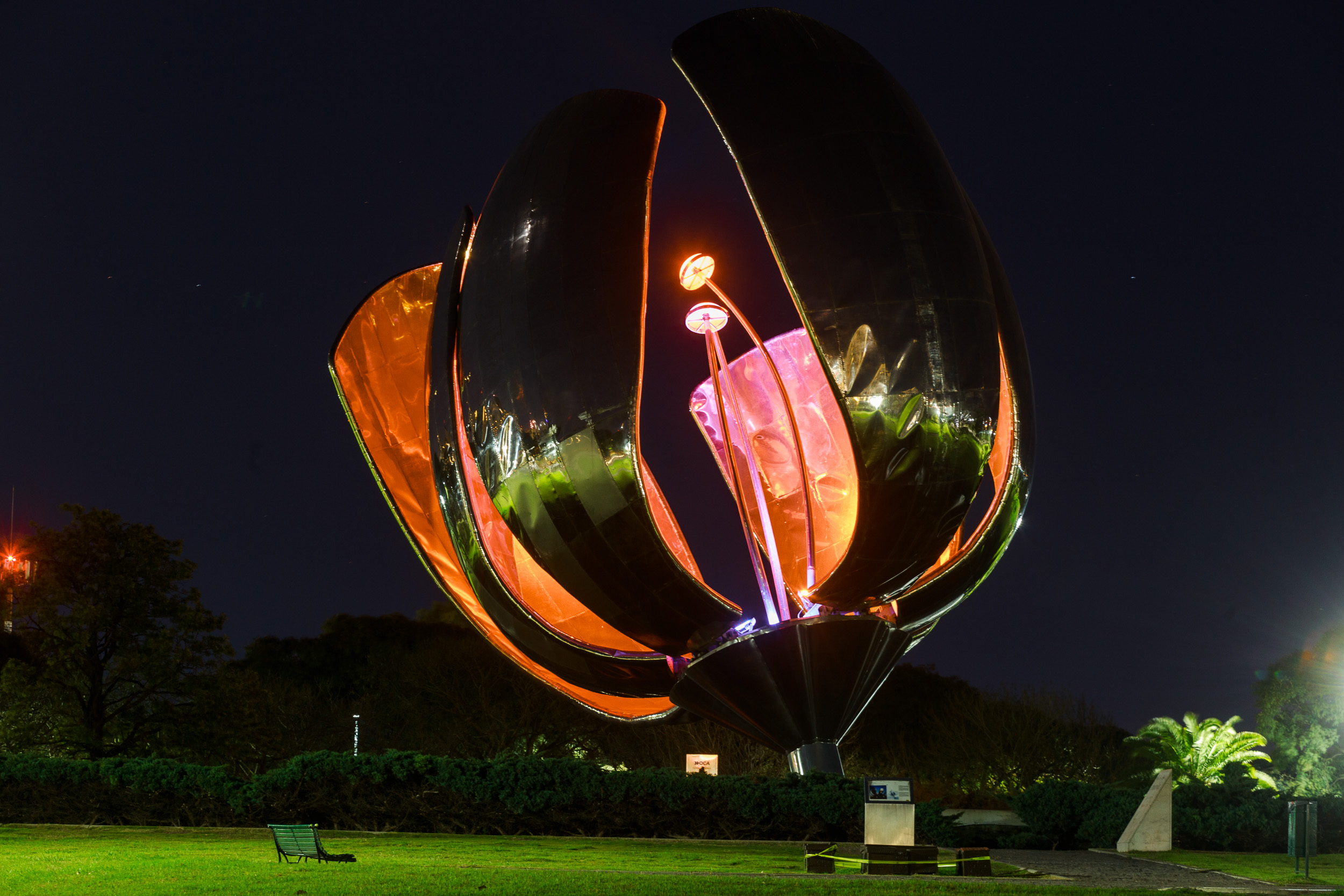 Buenos Aires ilumina sus monumentos durante septiembre