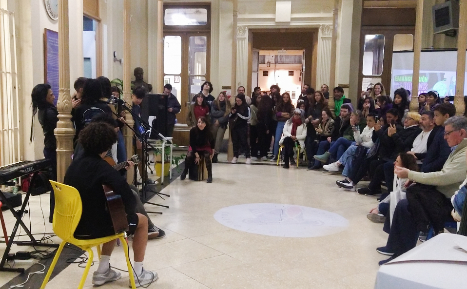 Las escuelas «brillaron» en la Noche de los Museos