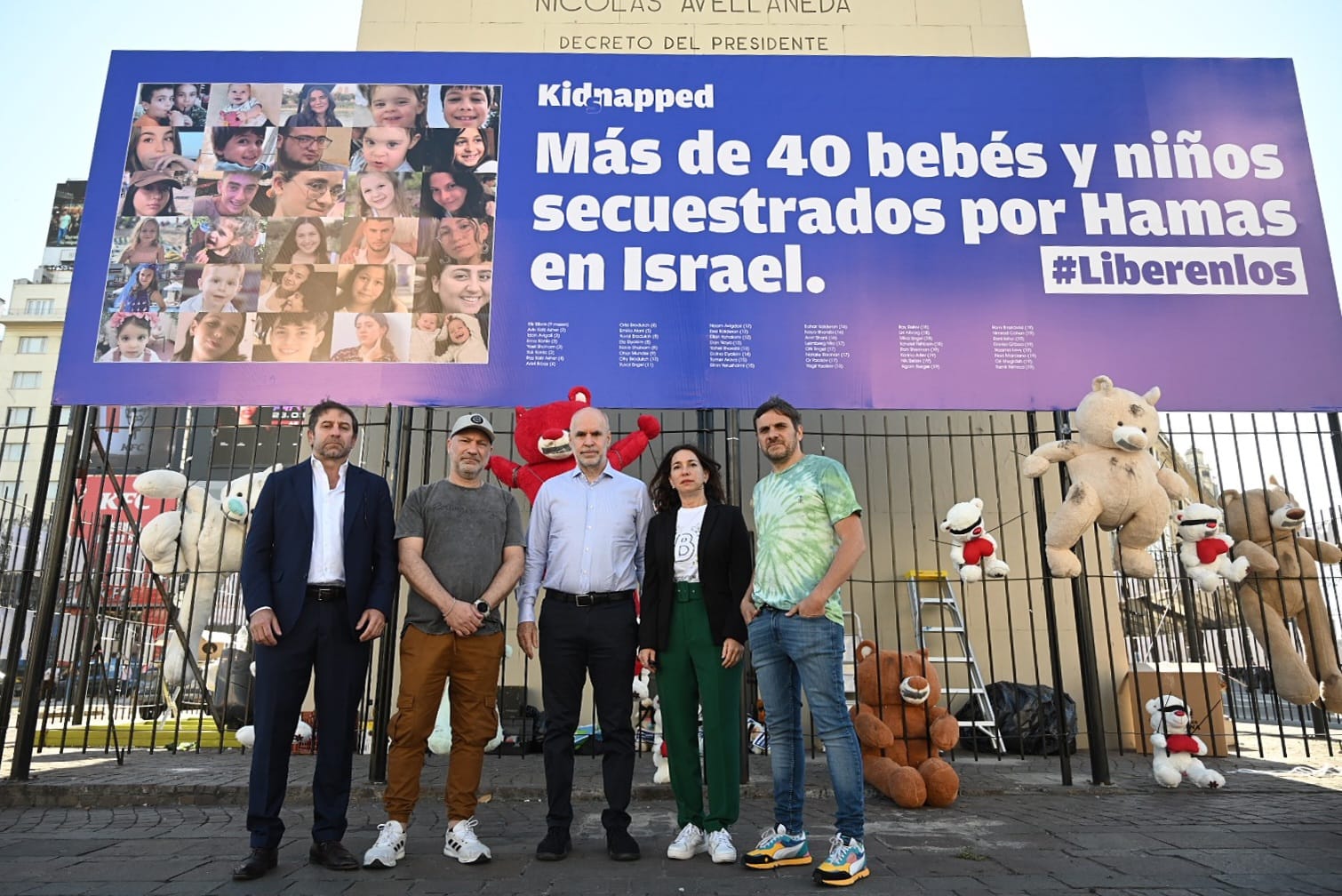 Intervención en el Obelisco para acompañar el reclamo de liberación de chicos secuestrados por Hamas
