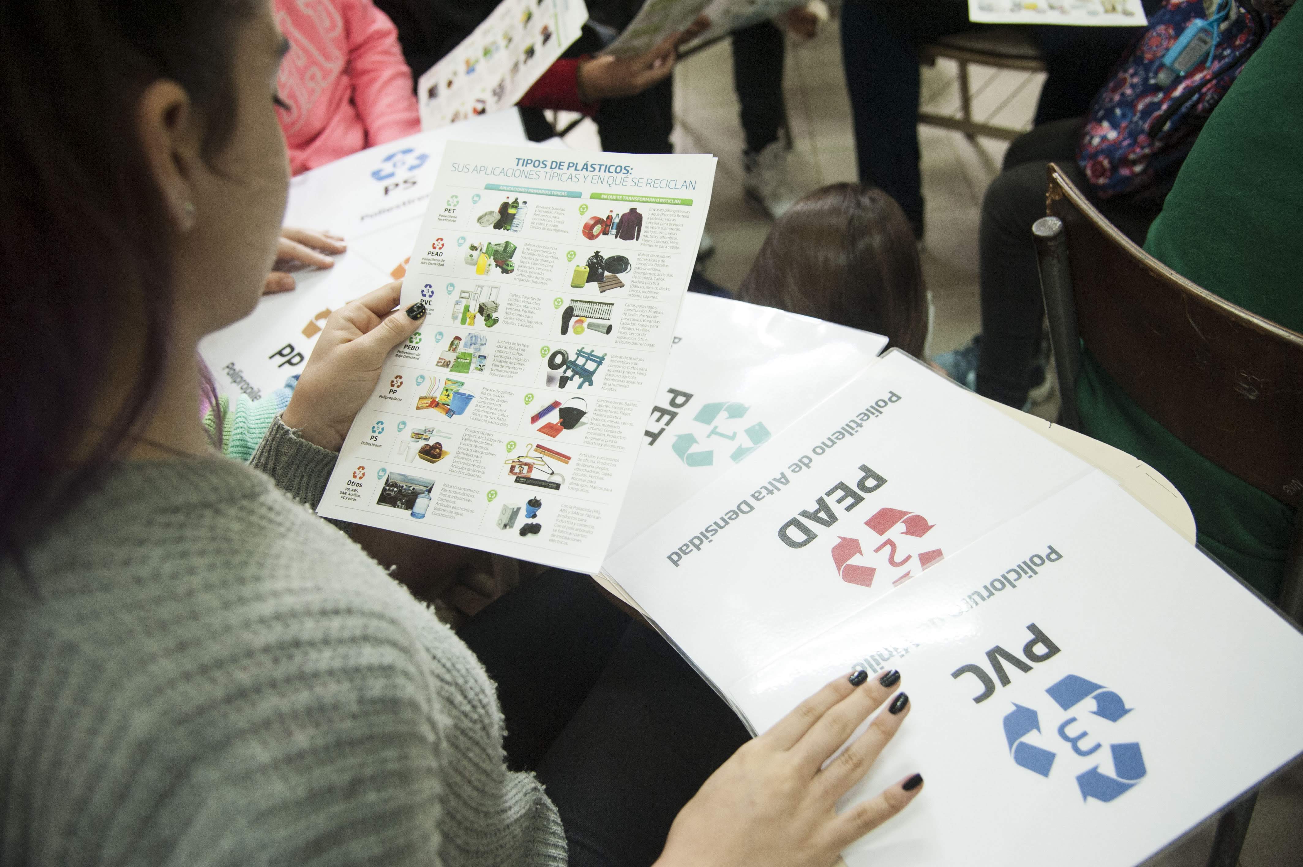 «Revalorizando los plásticos» en las escuelas porteñas
