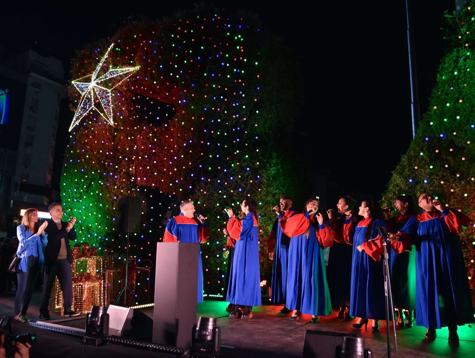 Jorge Macri dio la bienvenida a la Navidad con el encendido de luces en el Obelisco