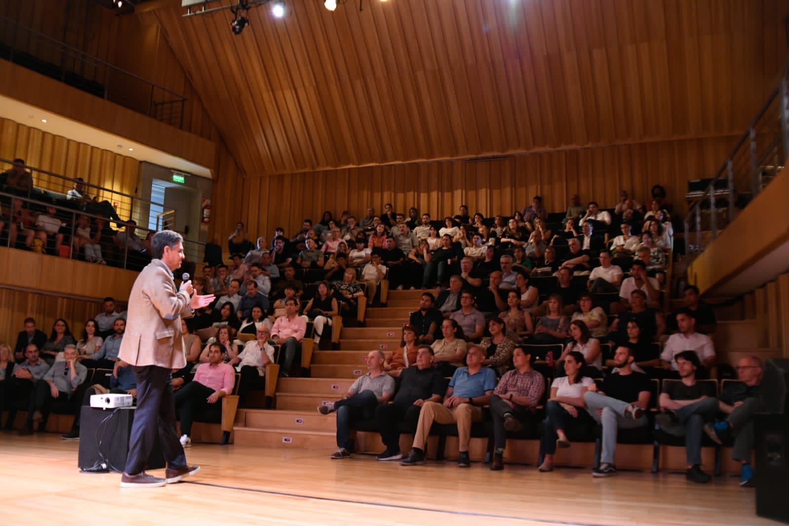 Jorge Macri participó del encuentro de fin de año con los principales pastores y referentes de la iglesia evangélica 