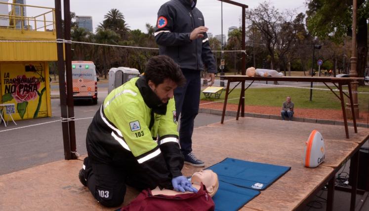 Capacitaciones en RCP y “Bomberos por un día” en espacios públicos de la Ciudad