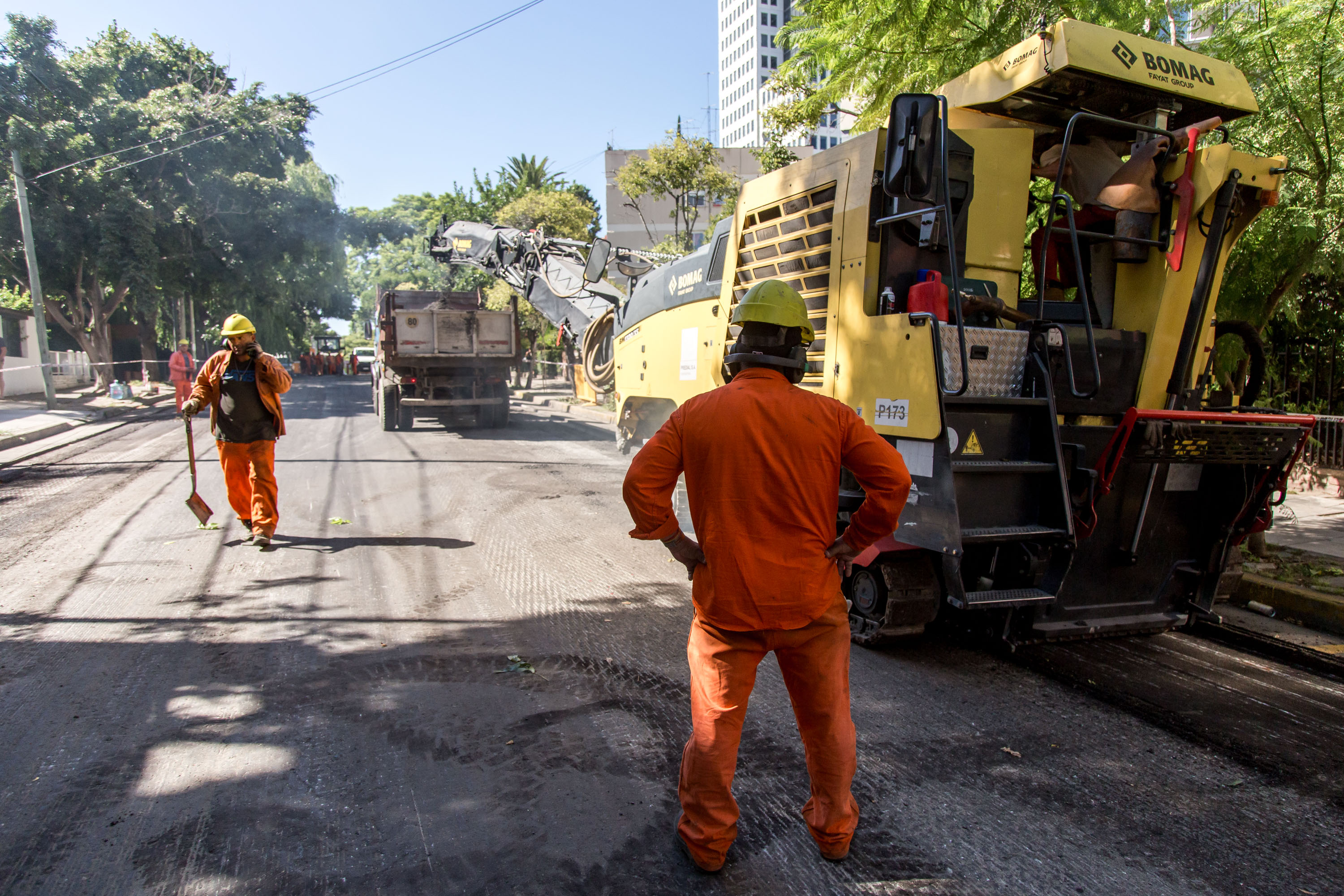 La Ciudad aprovecha la disminución del tránsito en verano para repavimentar más de 200 cuadras en avenidas y calles 