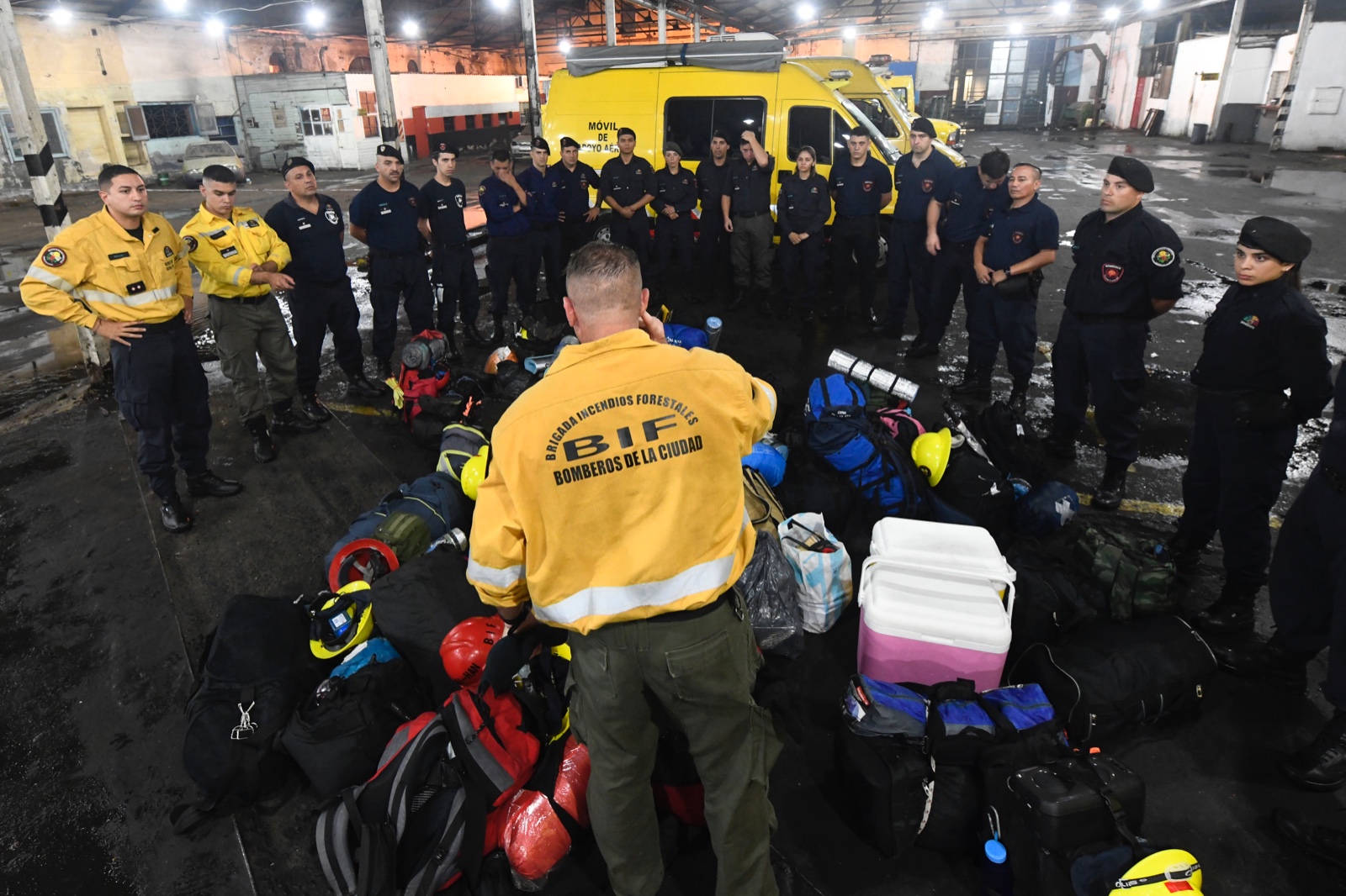 Partió rumbo a Chubut el contingente que colaborará en el combate de los incendios
