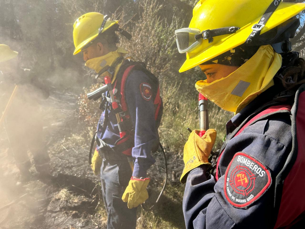 Los Bomberos de la Ciudad trabajan en el control y remisión del fuego en Chubut 
