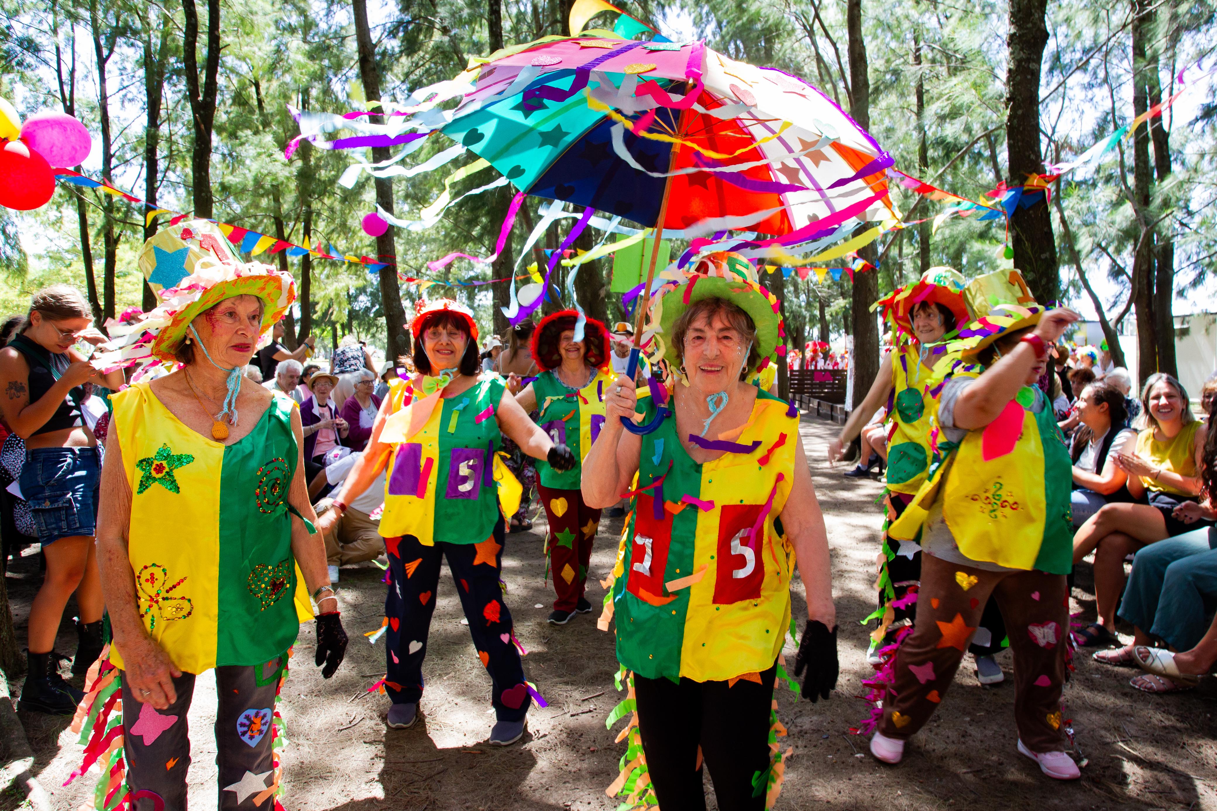Más de 300 personas mayores participaron del festejo de Carnaval 