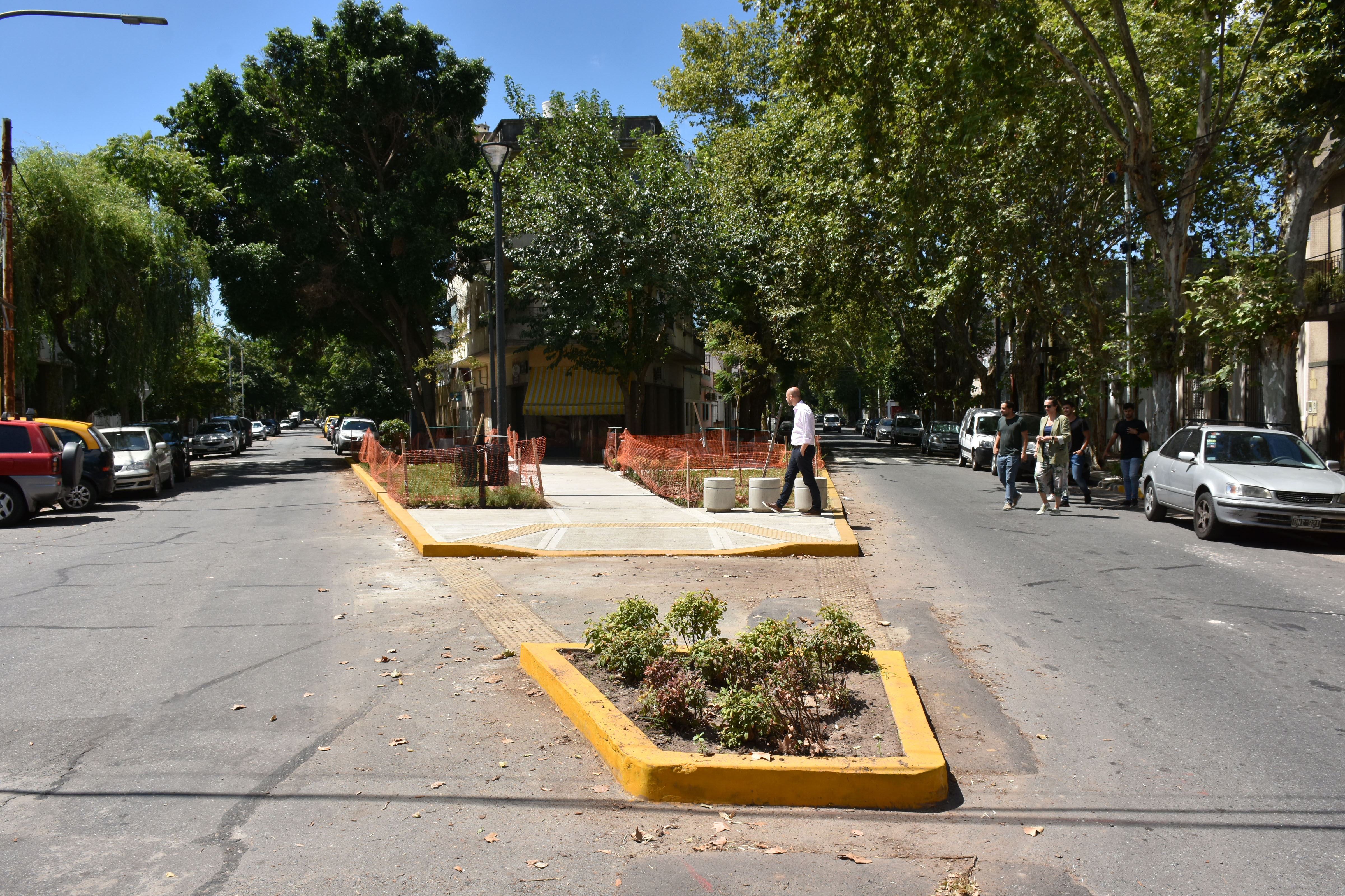 Nueva esquina verde y nuevo ensanche en calles clave de Villa del Parque