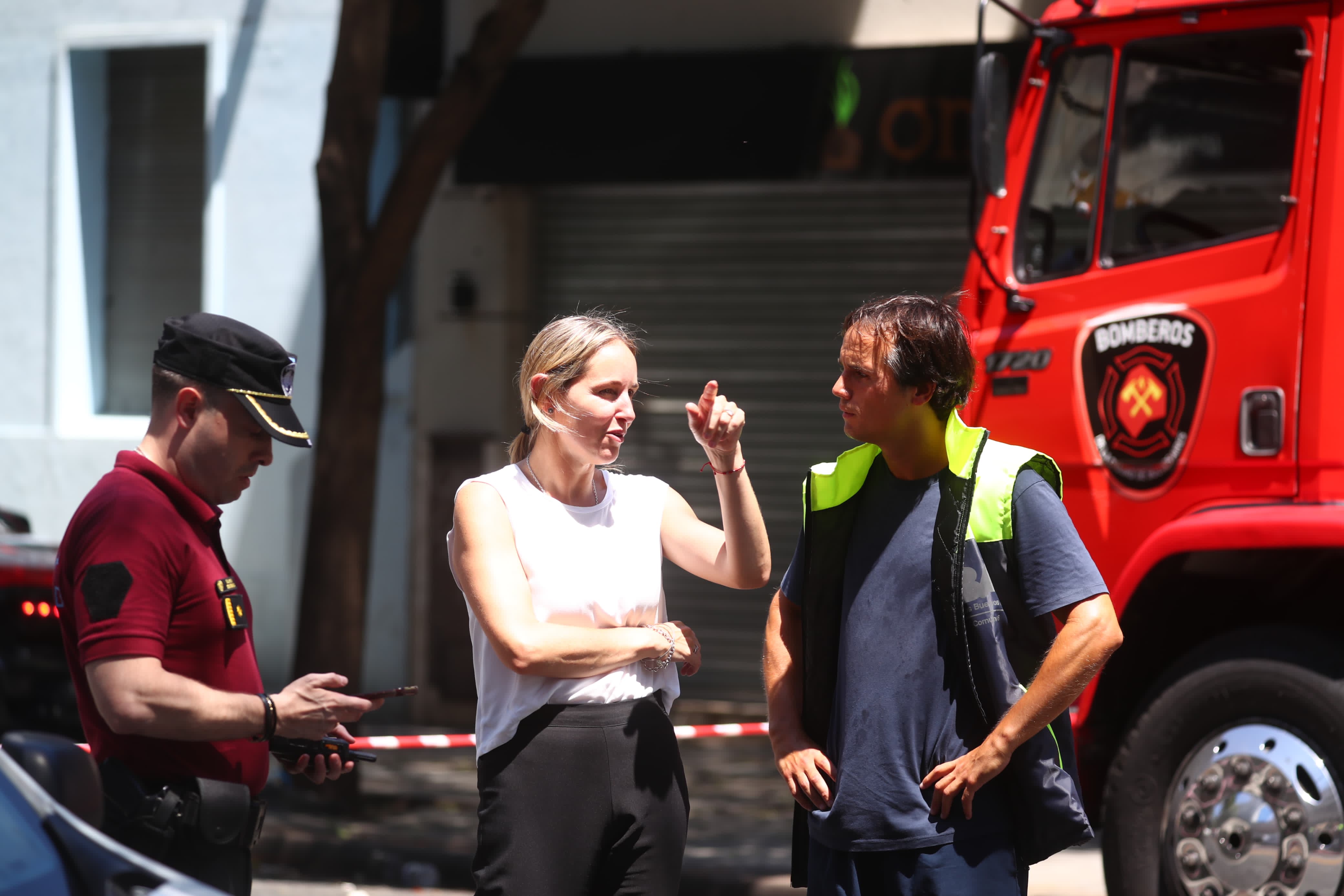 Continúa el operativo de la Ciudad para asistir a los vecinos que están sin luz en Caballito