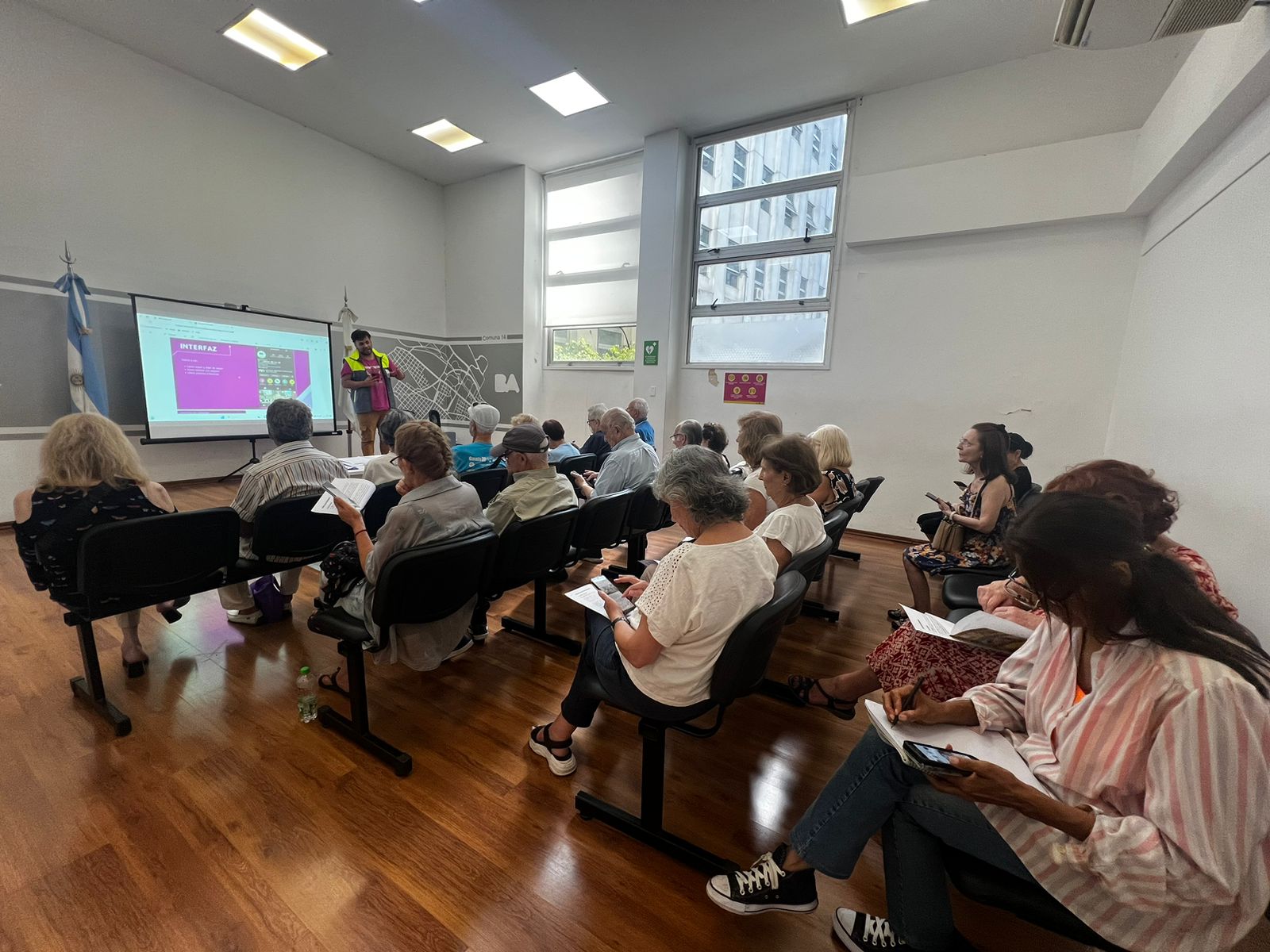 Ya podés inscribirte al taller para aprender a usar tu celular