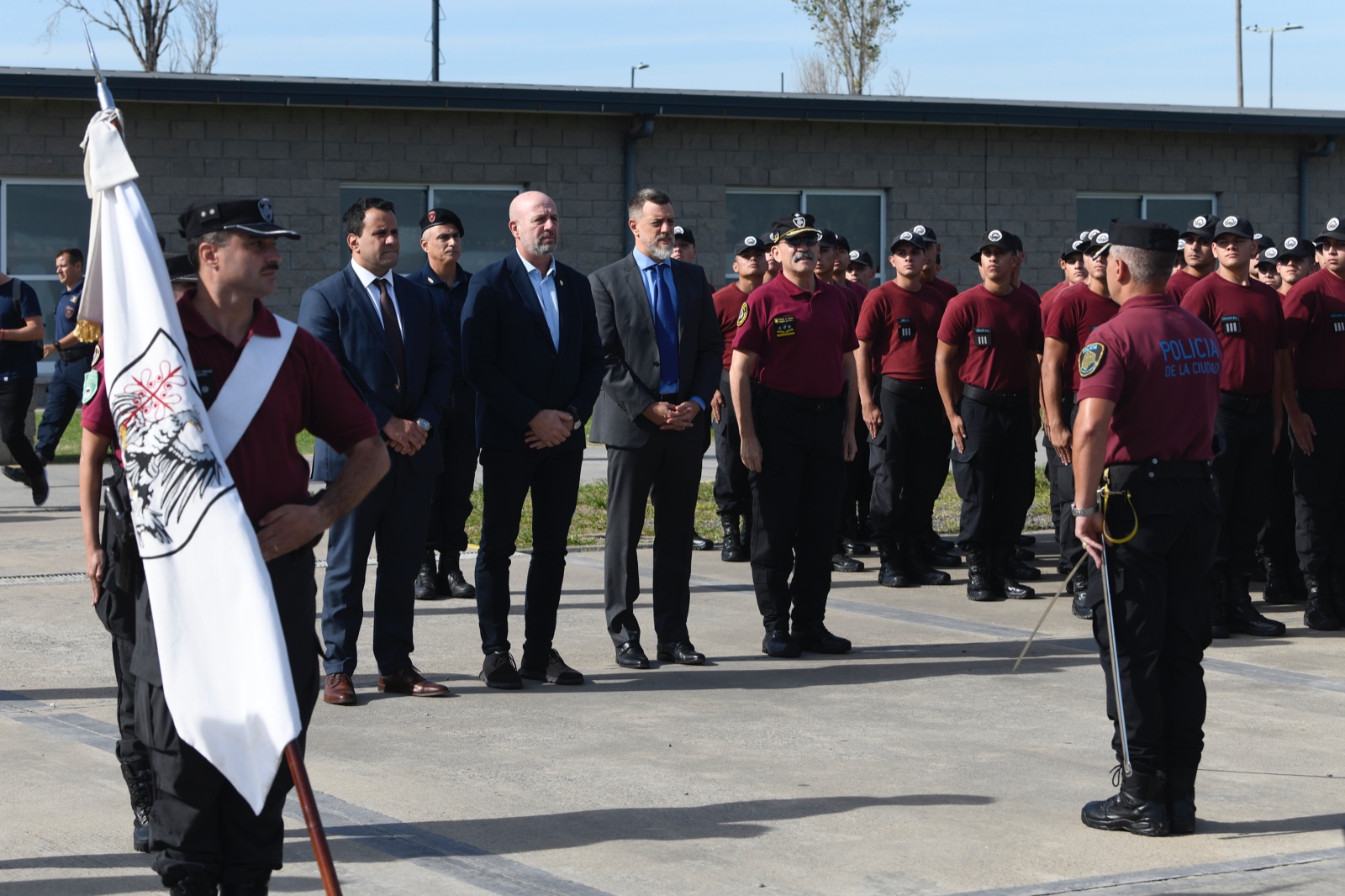Entrega de distintivos a dragoneantes del undécimo curso de formación como oficiales de la Policía de la Ciudad