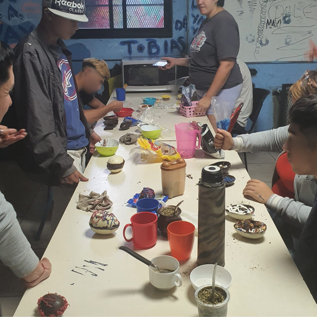 Jovenes del CAINA se  unieron para celebrar la Pascua con una actividad especial
