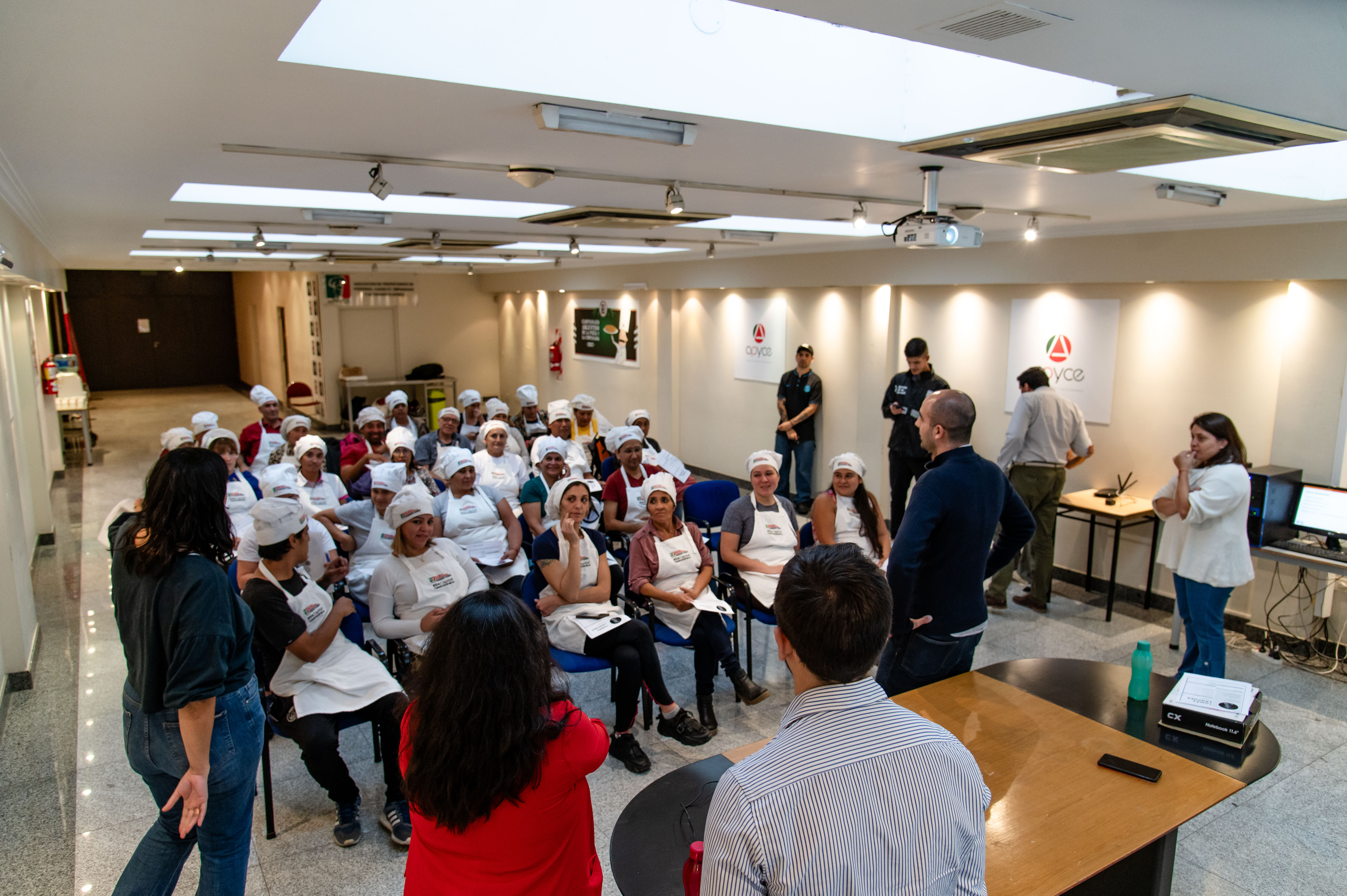Personas en situación de calle: 31 alumnos recibieron su diploma por finalizar un curso en gastronomía